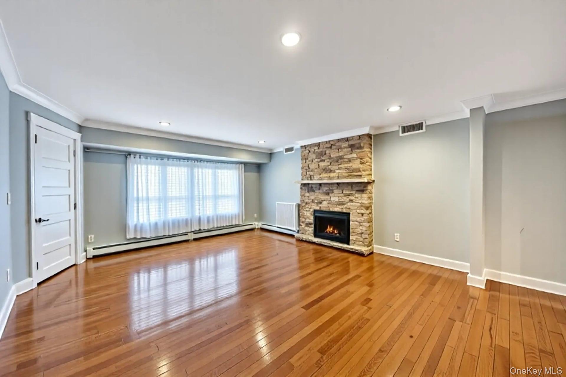 Lindenhurst, New York, 11757, United States, 5 Bedrooms Bedrooms, ,3 BathroomsBathrooms,Residential,For Sale,1917845