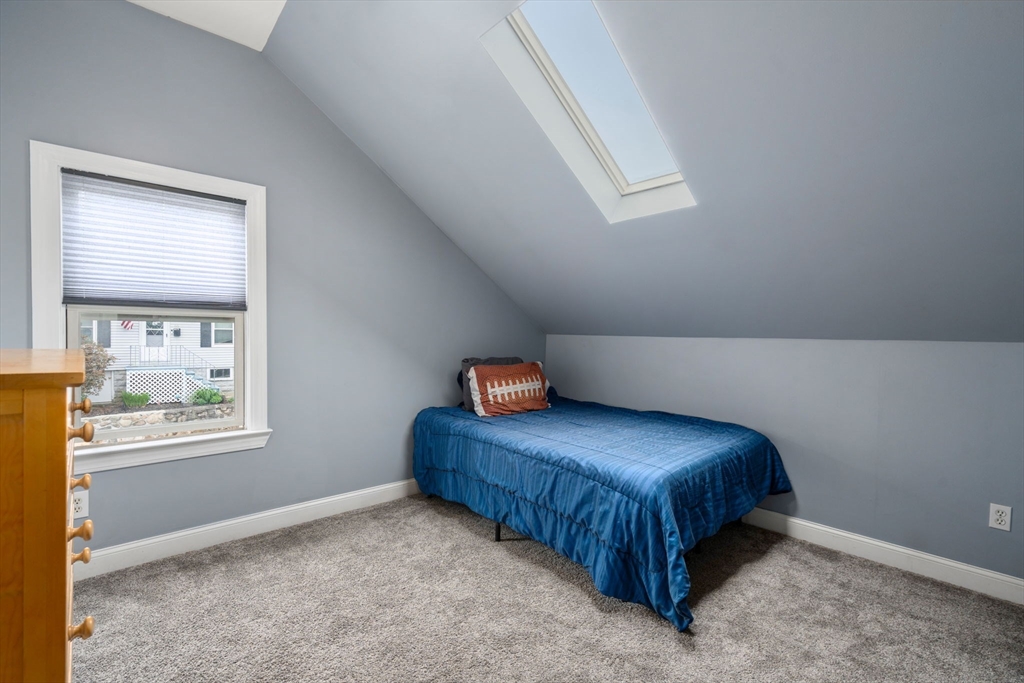 Wakefield, Massachusetts, 01880, United States, 5 Bedrooms Bedrooms, ,3 BathroomsBathrooms,Residential,For Sale,1837062