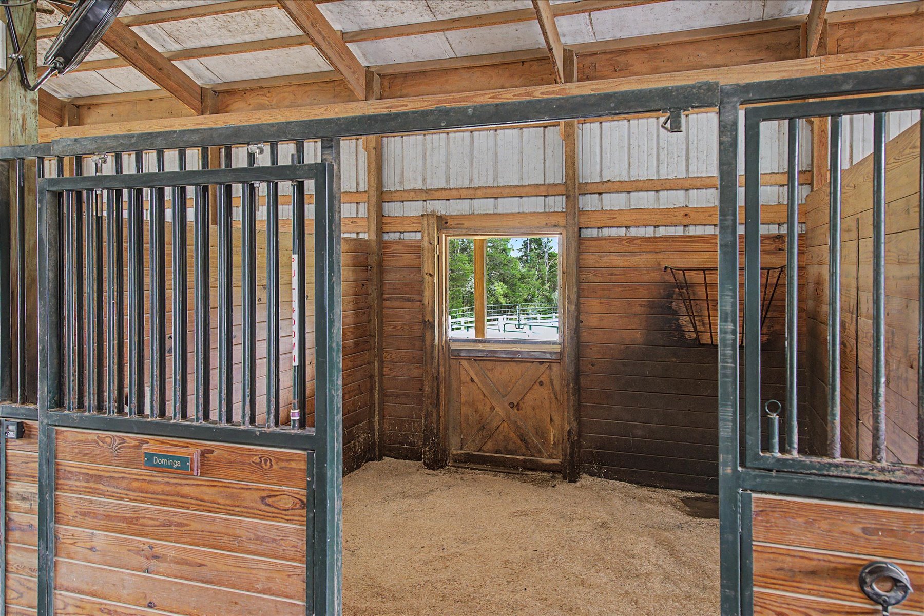  Well Maintained Colonial Home with Exceptional Equestrian Property - 物件實景