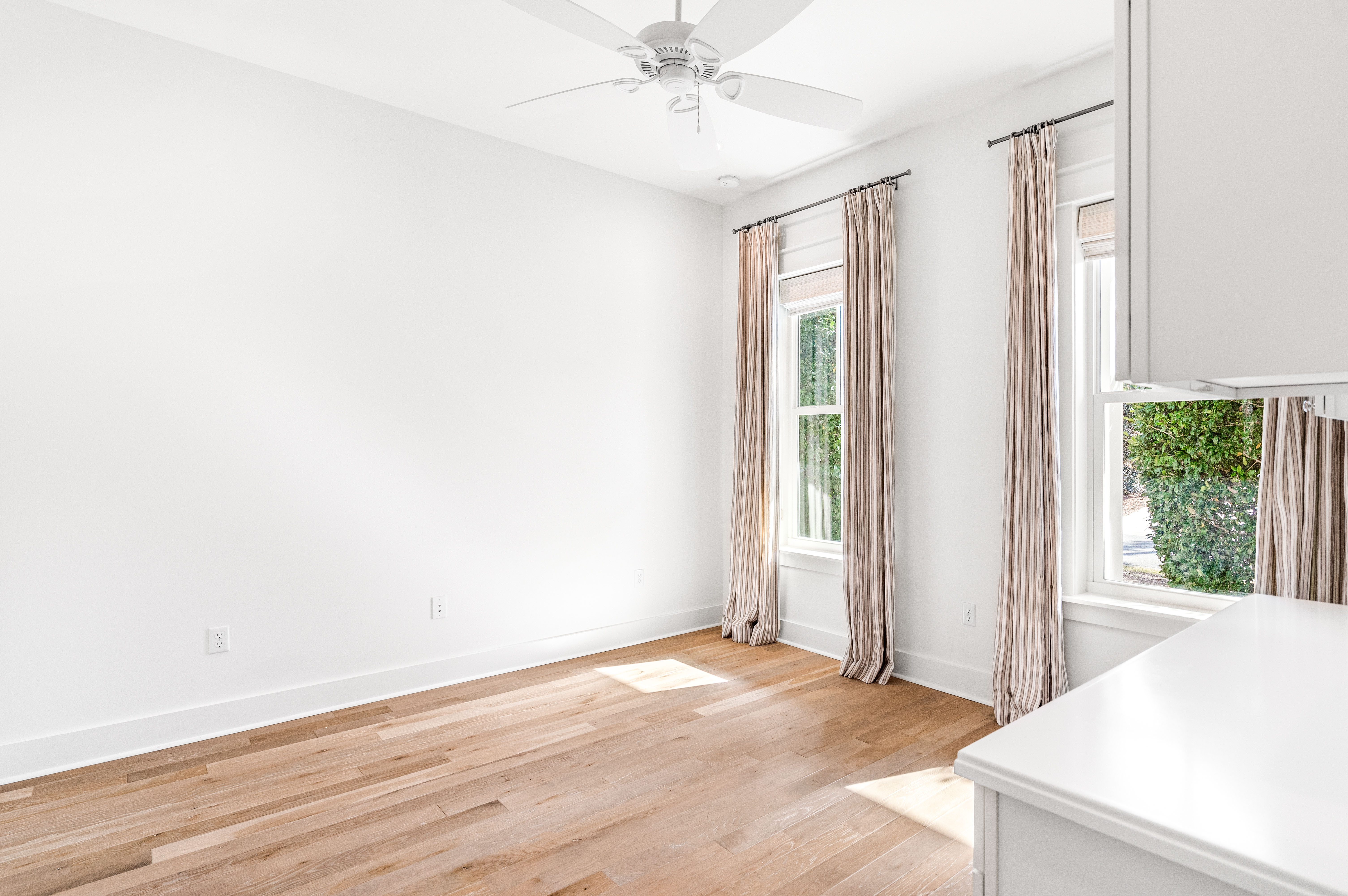  Beautifully Appointed Corner-Lot Home Steps from Village Commons Amenities - 物件實景