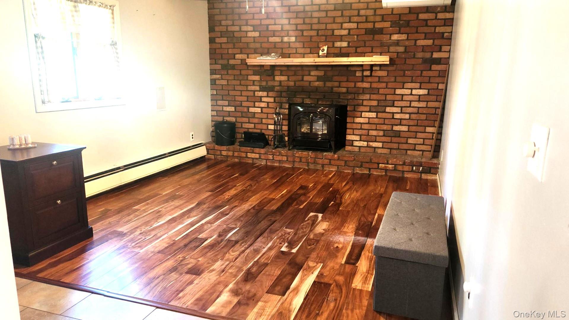 Ronkonkoma, New York, 11779, United States, 4 Bedrooms Bedrooms, ,3 BathroomsBathrooms,Residential,For Sale,1987838