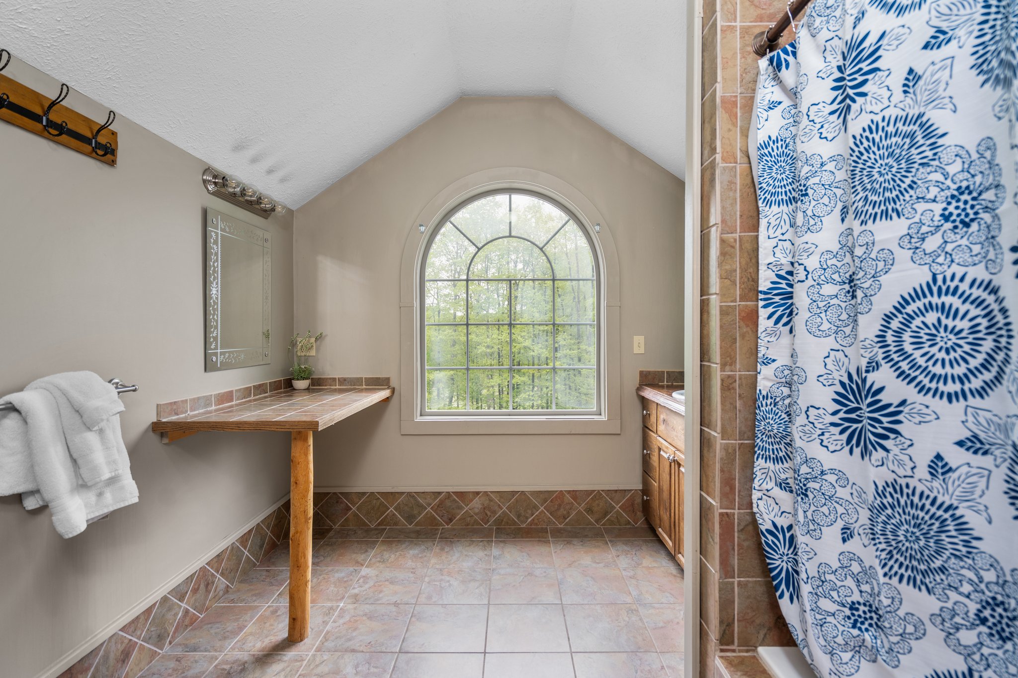 Bellaire, Michigan, 49615, United States, 5 Bedrooms Bedrooms, ,4 BathroomsBathrooms,Residential,For Sale,1826987