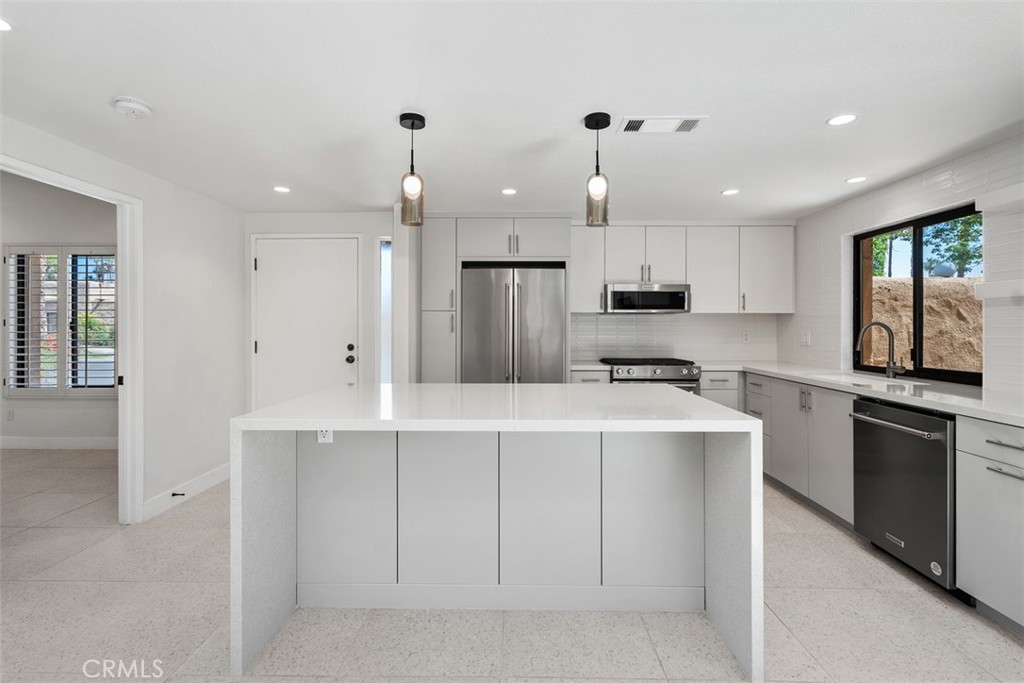 Palm Springs, California, 92264, United States, 2 Bedrooms Bedrooms, ,2 BathroomsBathrooms,Residential,For Sale,1856182