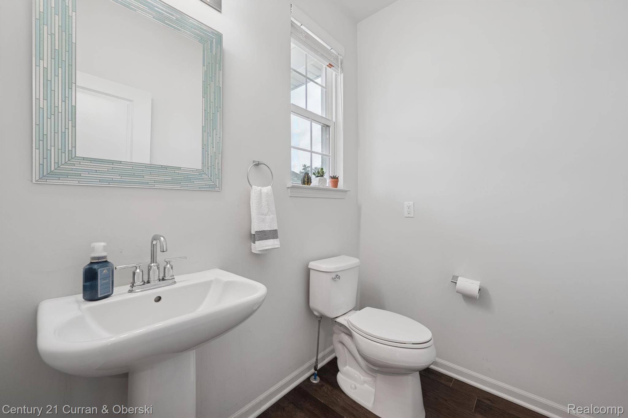 Ferndale, Michigan, 48220, United States, 3 Bedrooms Bedrooms, ,3 BathroomsBathrooms,Residential,For Sale,1984138