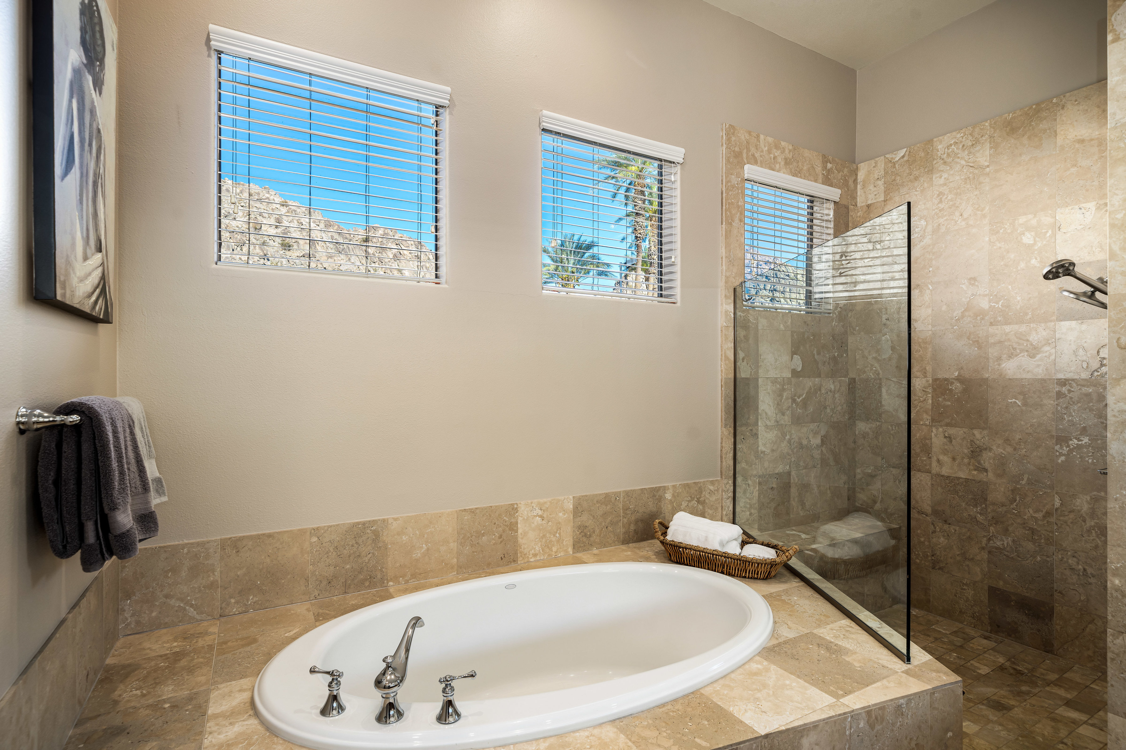  South Facing Gated La Quinta Pool Home - 物件實景