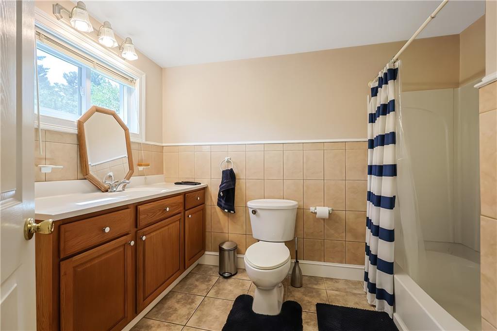 Attleboro, Rhode Island, 02703, United States, 3 Bedrooms Bedrooms, ,3 BathroomsBathrooms,Residential,For Sale,1974468