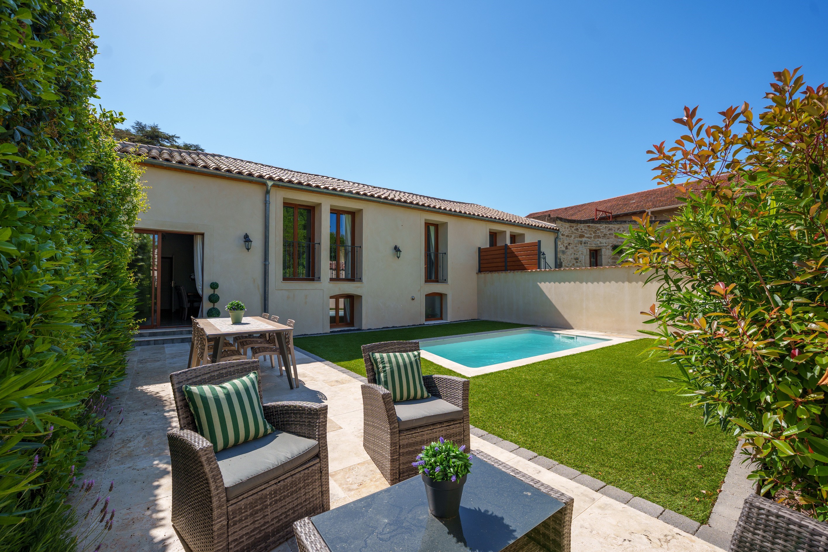  Beautifully Renovated Three-Bedroom Barn Conversion with Pool - 物件實景