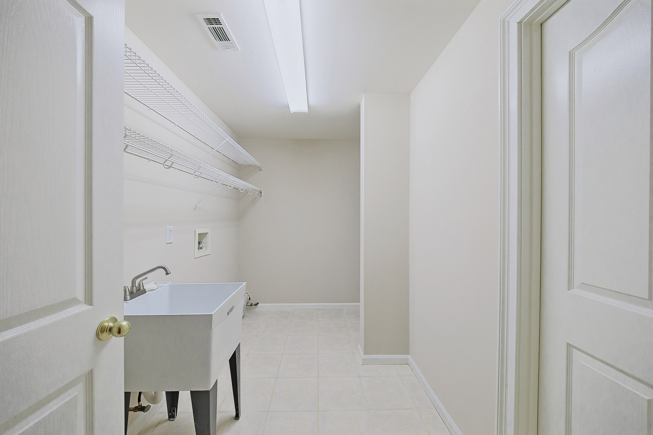  A Rare Opportunity to Own a Developer-Designed Lakefront Estate - 物件實景