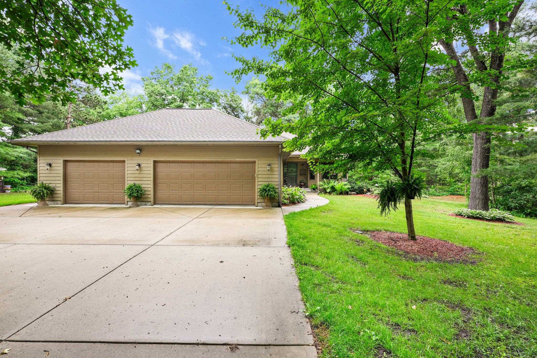 Spring Green, Wisconsin, 53588, United States, 4 Bedrooms Bedrooms, ,3 BathroomsBathrooms,Residential,For Sale,1930492