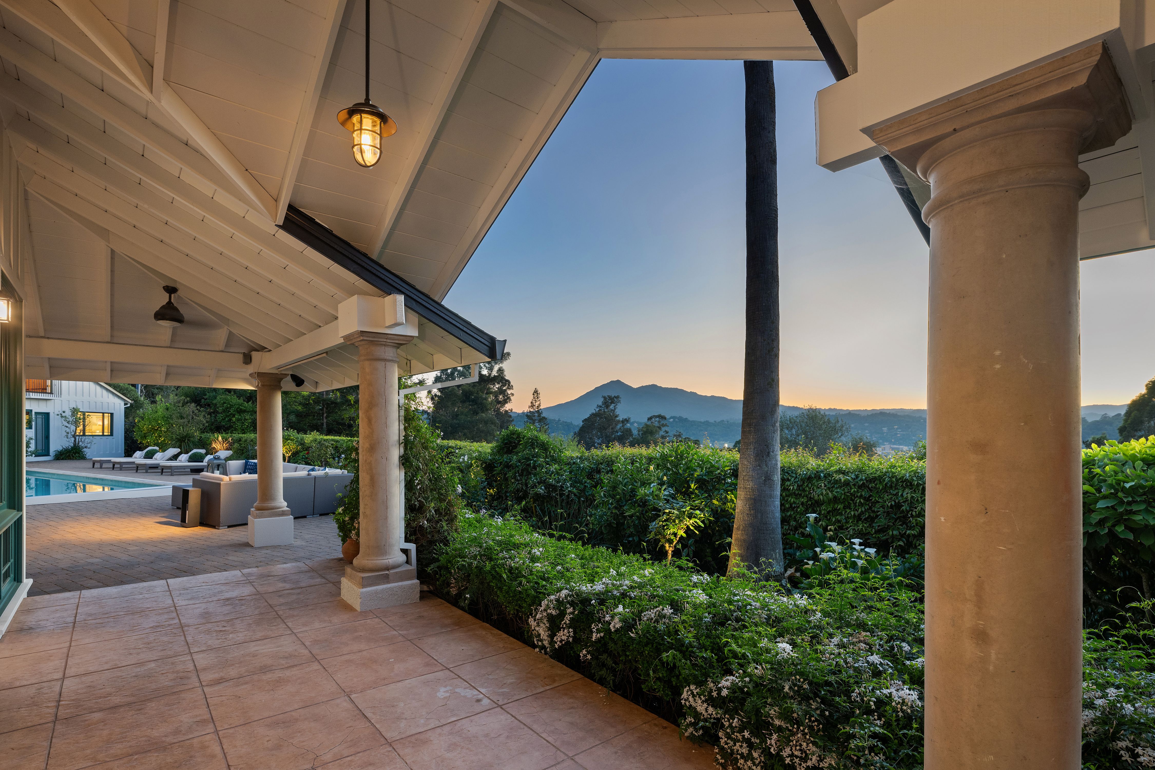  Striking Contemporary Residence - 物件實景