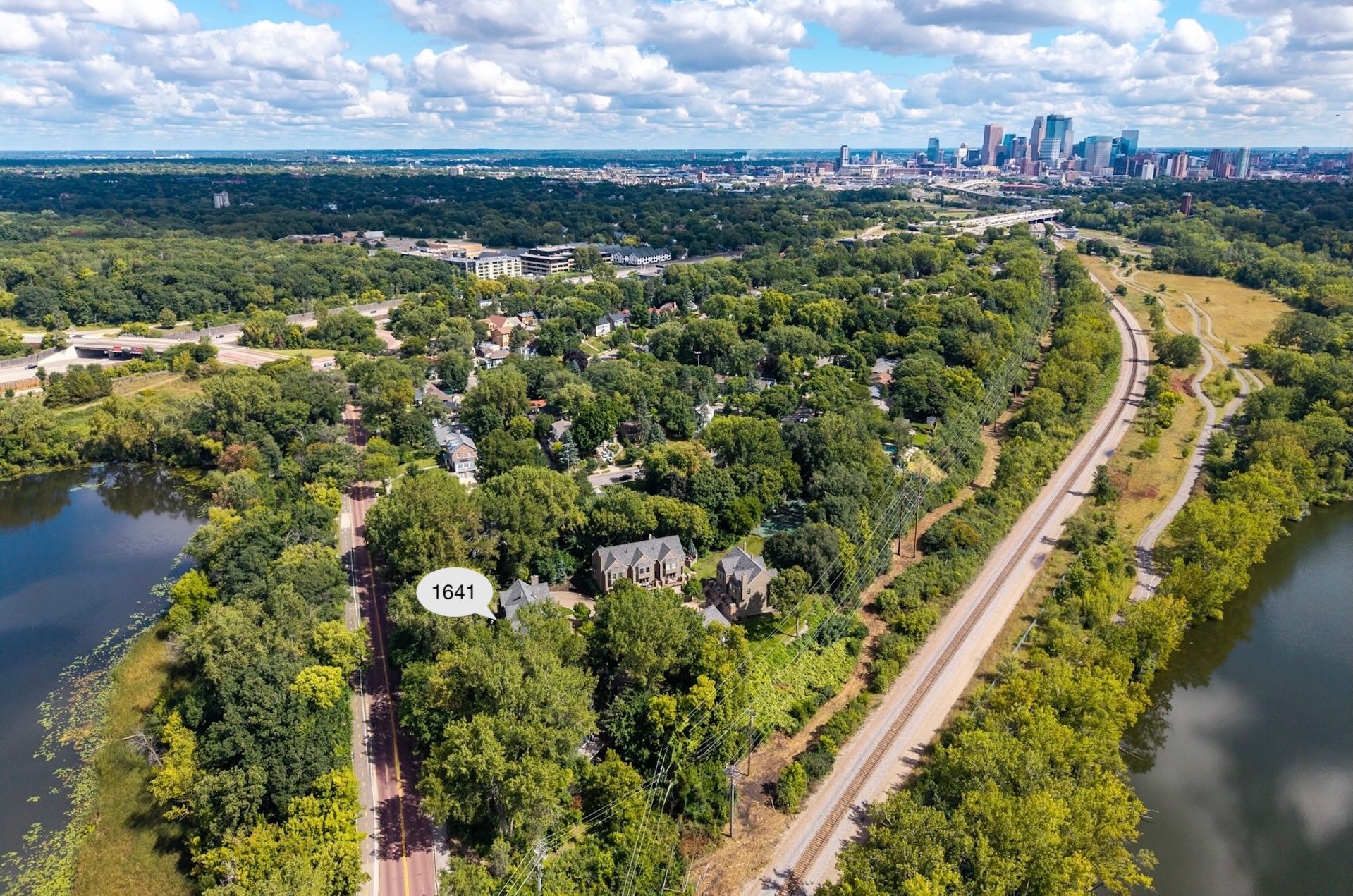  Renovated Townhome with Panoramic Views of Cedar Lake - 物件實景