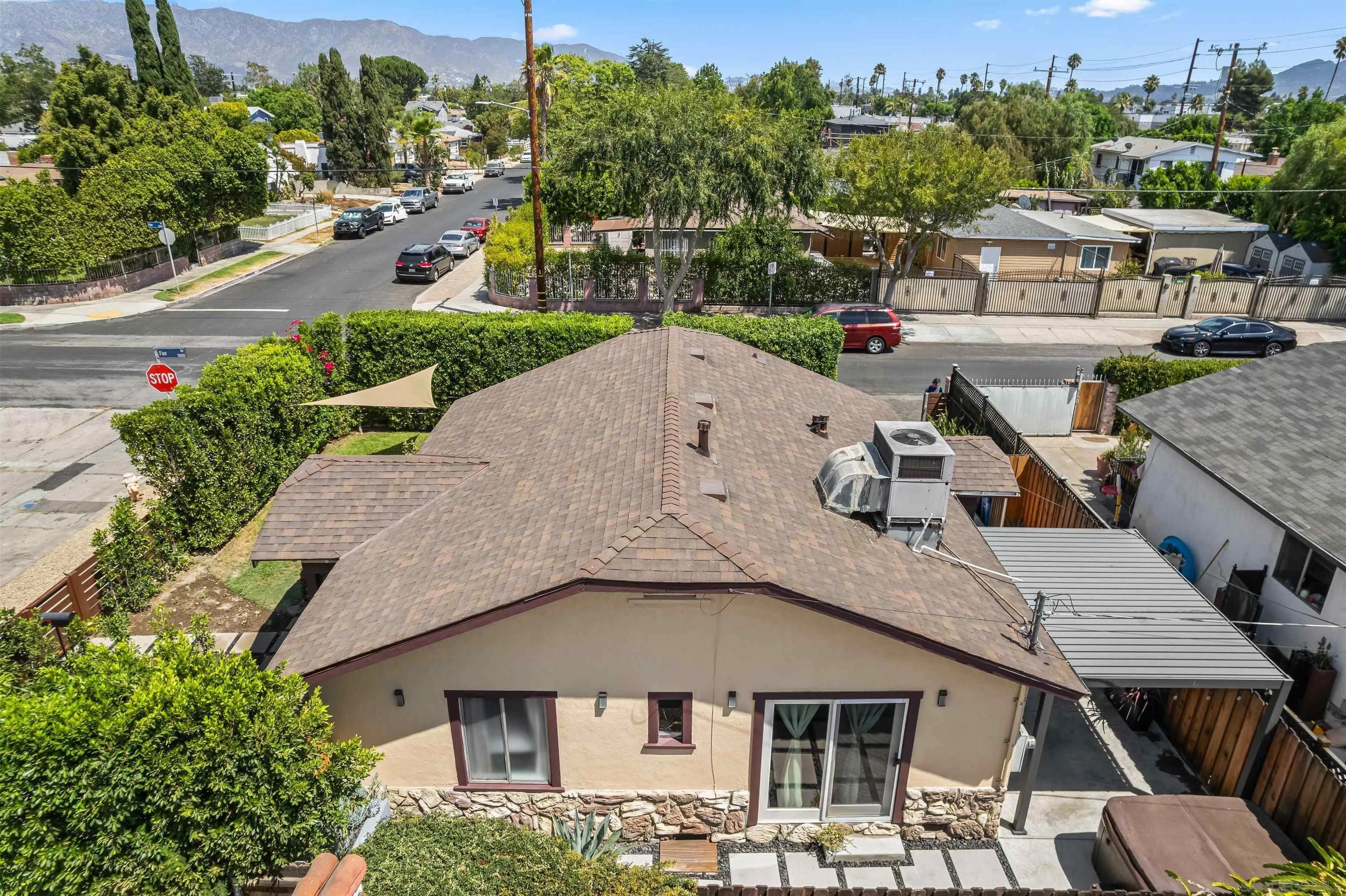 North Hollywood, California, 91601, United States, 2 Bedrooms Bedrooms, ,1 BathroomBathrooms,Residential,For Sale,1992001