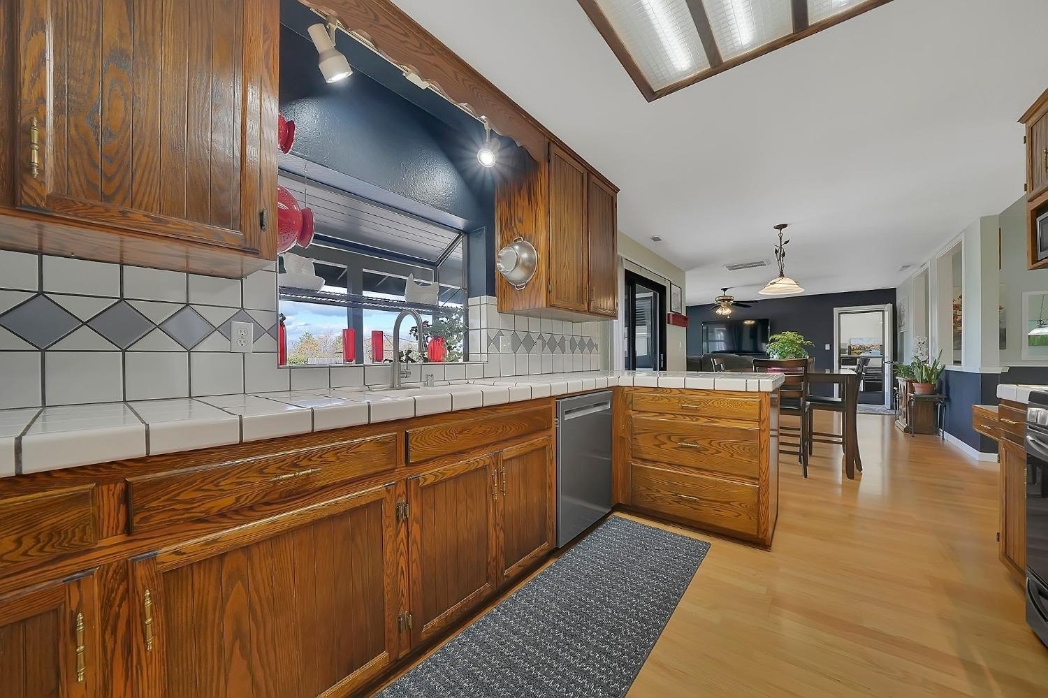 Valley Springs, California, 95252, United States, 5 Bedrooms Bedrooms, ,4 BathroomsBathrooms,Residential,For Sale,1724750