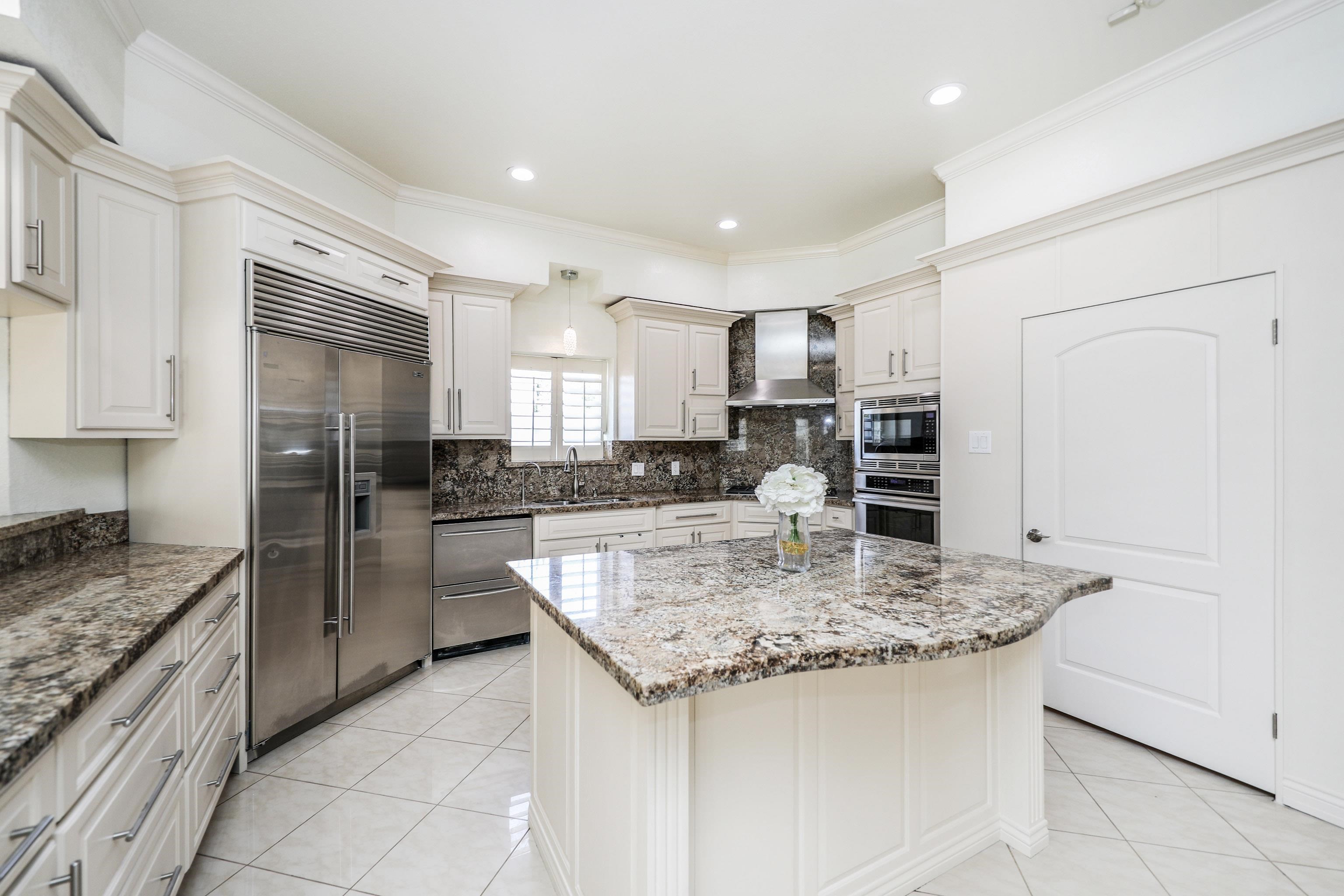 Laredo, Texas, 78041, United States, 4 Bedrooms Bedrooms, ,6 BathroomsBathrooms,Residential,For Sale,1989107