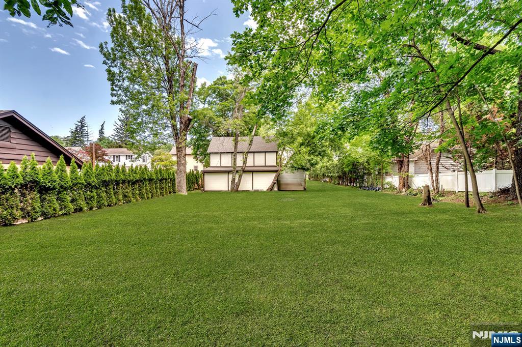 Allendale, New Jersey, 07401, United States, 2 Bedrooms Bedrooms, ,2 BathroomsBathrooms,Residential,For Sale,1829462