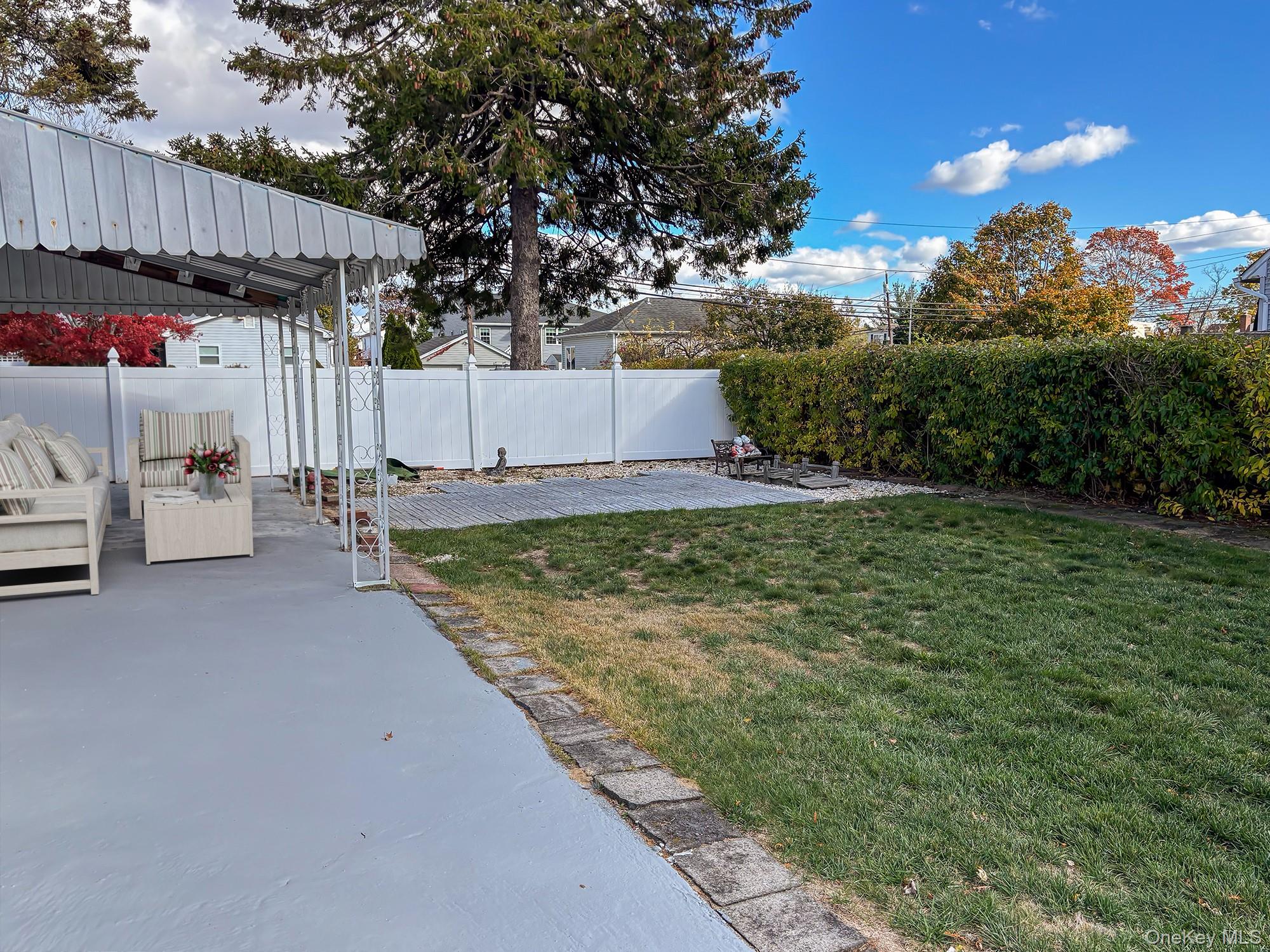 West Babylon, New York, 11704, United States, 3 Bedrooms Bedrooms, ,2 BathroomsBathrooms,Residential,For Sale,1988750