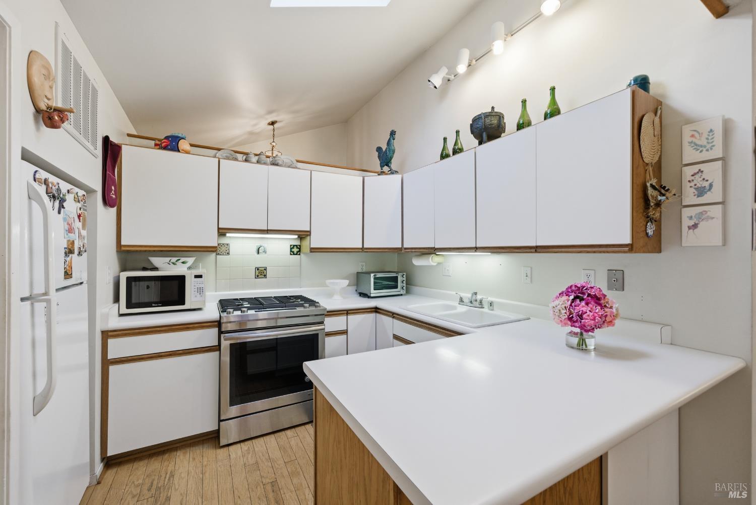 Sonoma, California, 95476, United States, 2 Bedrooms Bedrooms, ,2 BathroomsBathrooms,Residential,For Sale,2001953