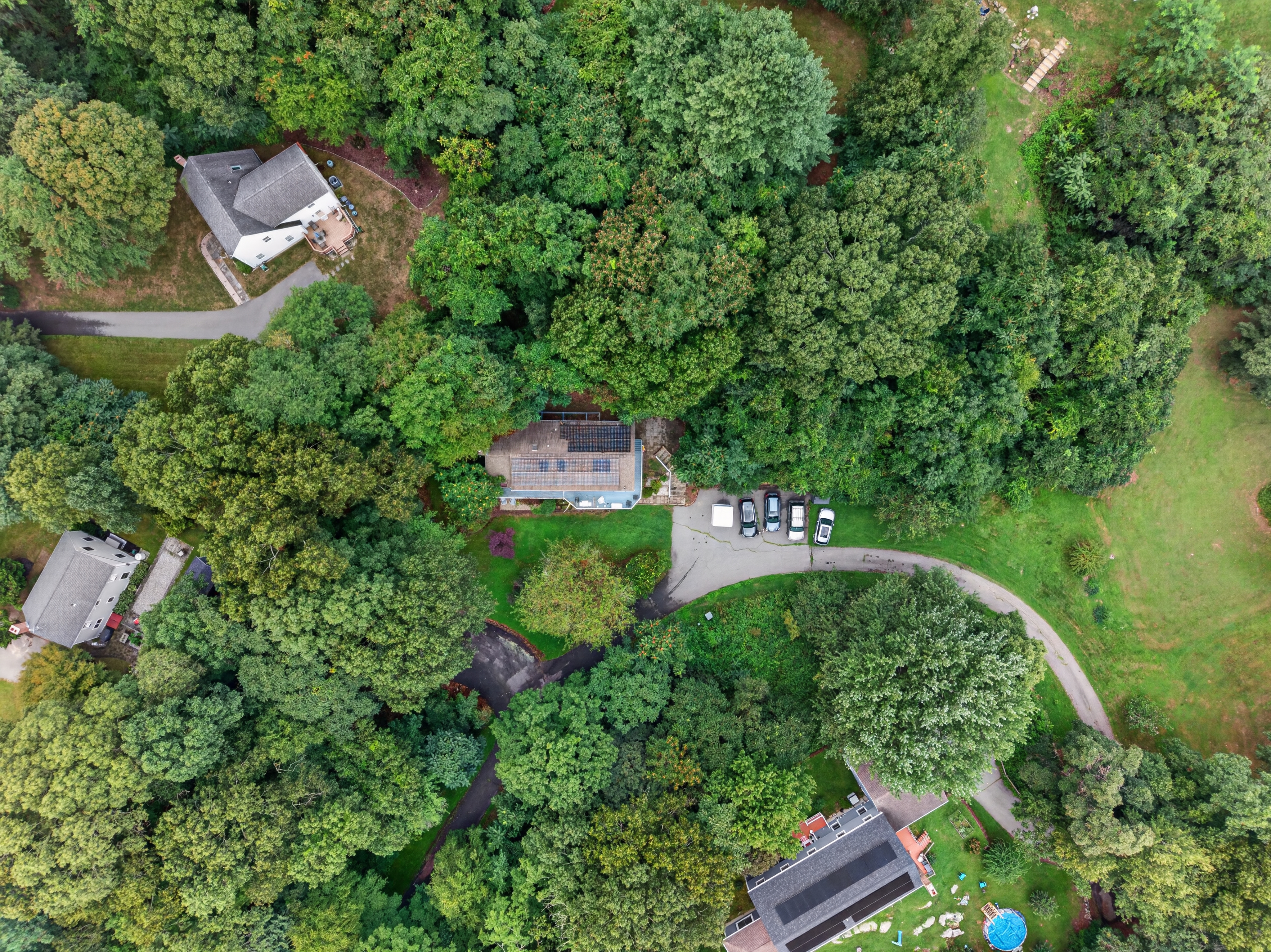  Spacious Two Level Raised Ranch Offers One Floor Living - 物件實景
