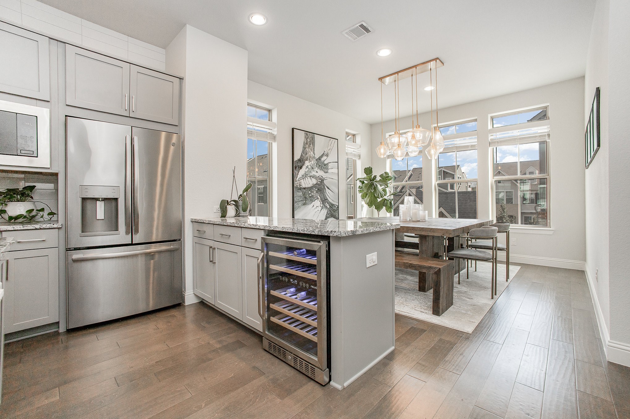 Dallas, Texas, 75212, United States, 3 Bedrooms Bedrooms, ,4 BathroomsBathrooms,Residential,For Sale,1760798