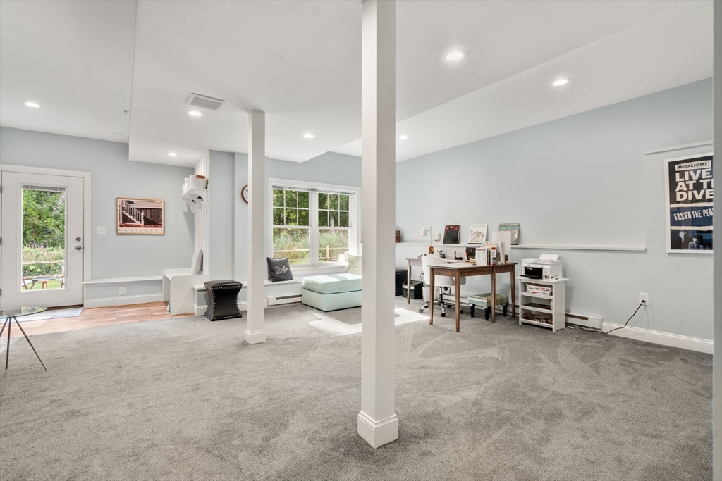 Holliston, Massachusetts, 01746, United States, 2 Bedrooms Bedrooms, ,3 BathroomsBathrooms,Residential,For Sale,1940343