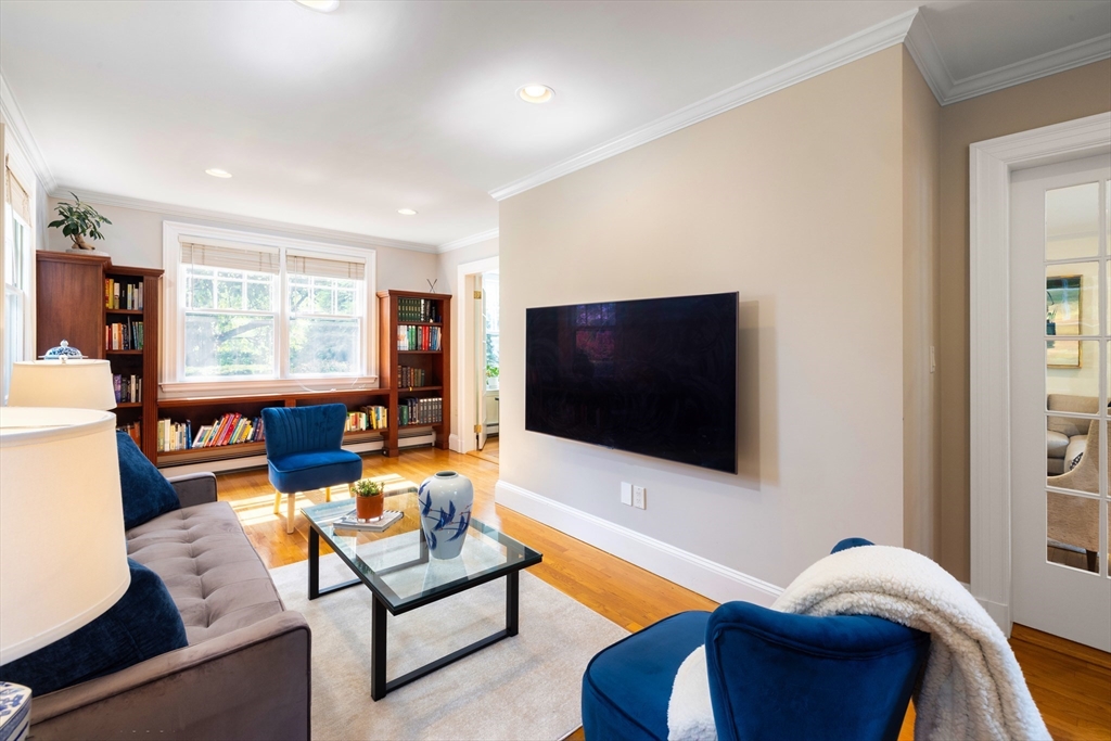 Newton, Massachusetts, 02468, United States, 5 Bedrooms Bedrooms, ,4 BathroomsBathrooms,Residential,For Sale,1942164