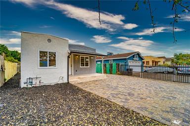 Los Angeles, California, 90003, United States, 5 Bedrooms Bedrooms, ,Residential,For Sale,1879445