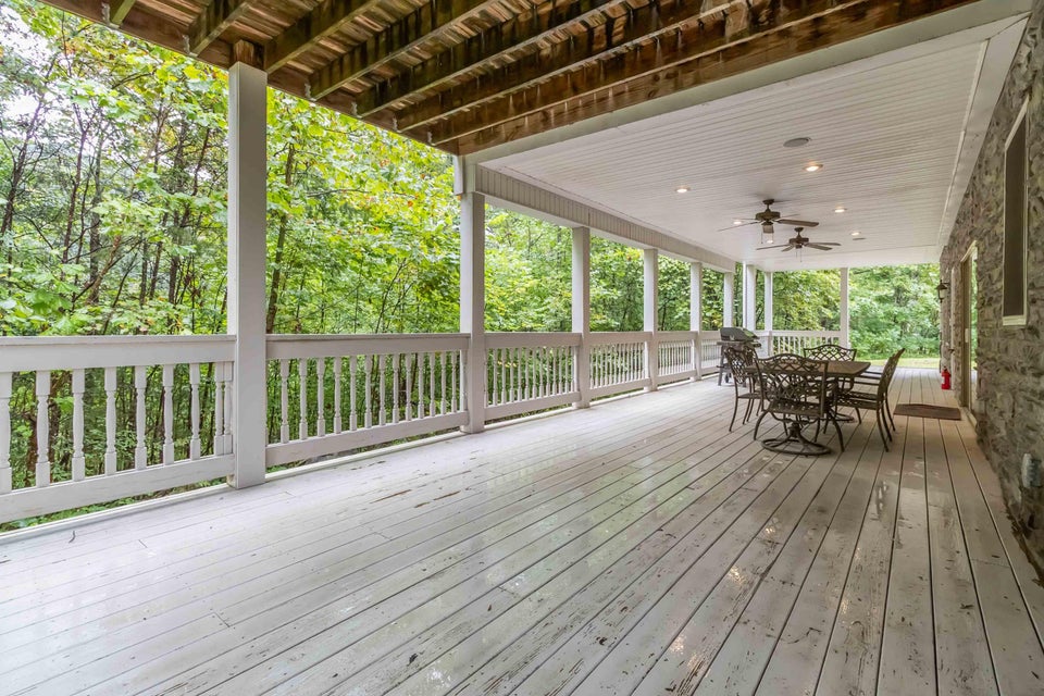 Burnside, Kentucky, 42519, United States, 5 Bedrooms Bedrooms, ,4 BathroomsBathrooms,Residential,For Sale,1978974