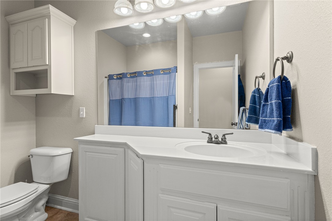 Rogers, Arkansas, 72758, United States, 5 Bedrooms Bedrooms, ,5 BathroomsBathrooms,Residential,For Sale,1902626