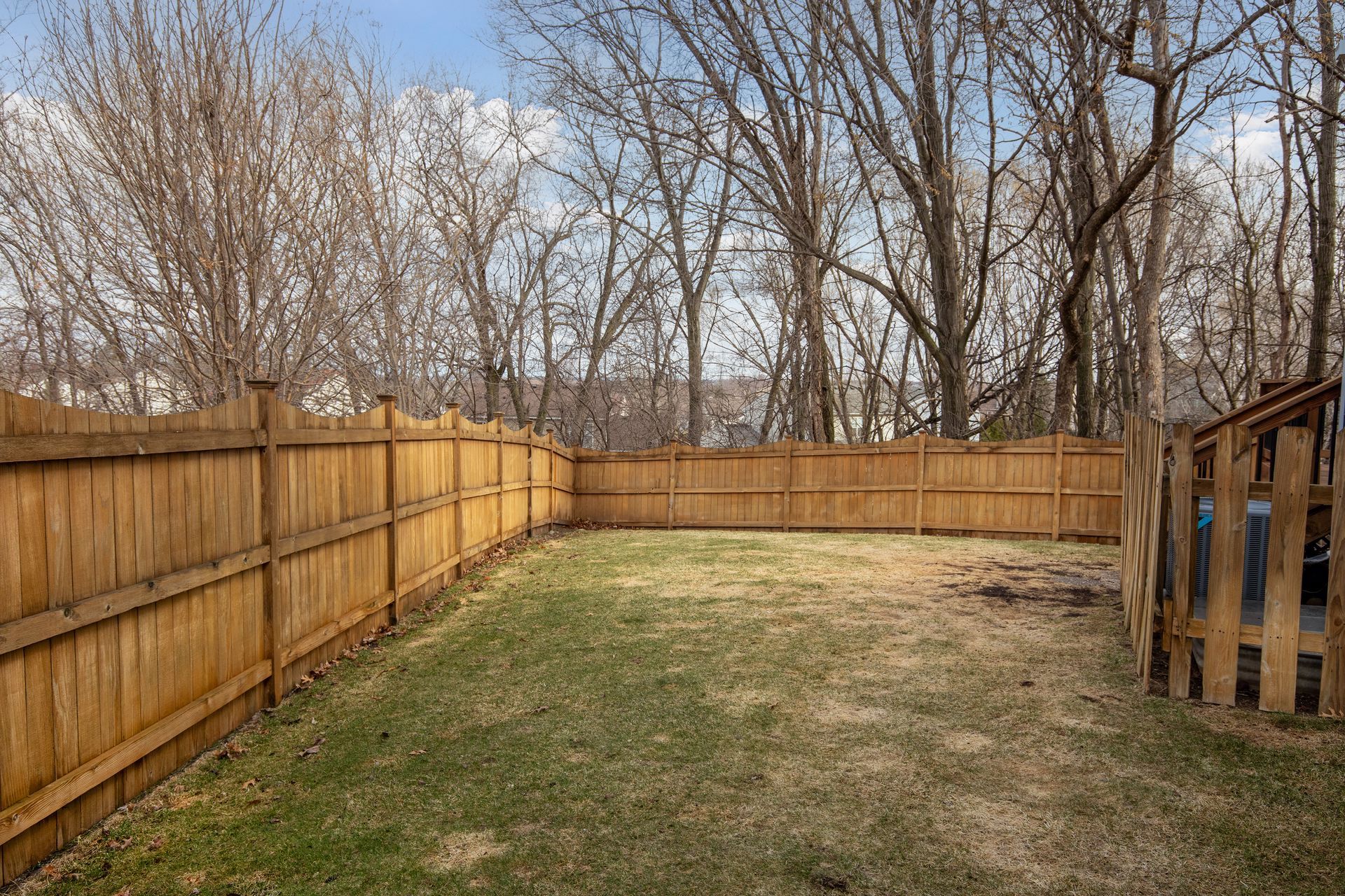  Cul-de-Sac Living with Over an Acre of Land - 物件實景