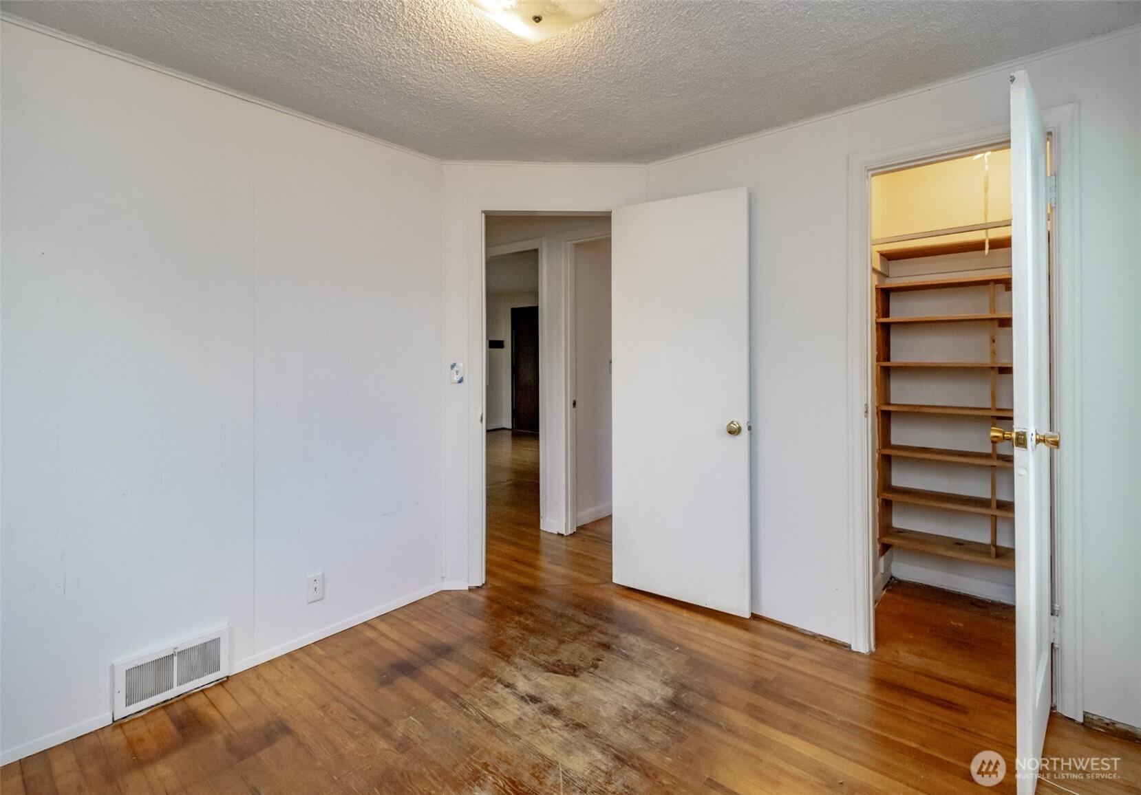 TUKWILA, Washington, 98168, United States, 2 Bedrooms Bedrooms, ,1 BathroomBathrooms,Residential,For Sale,2003003