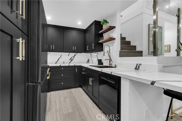 West Los Angeles, California, 90069, United States, 2 Bedrooms Bedrooms, ,2 BathroomsBathrooms,Residential,For Sale,1993889