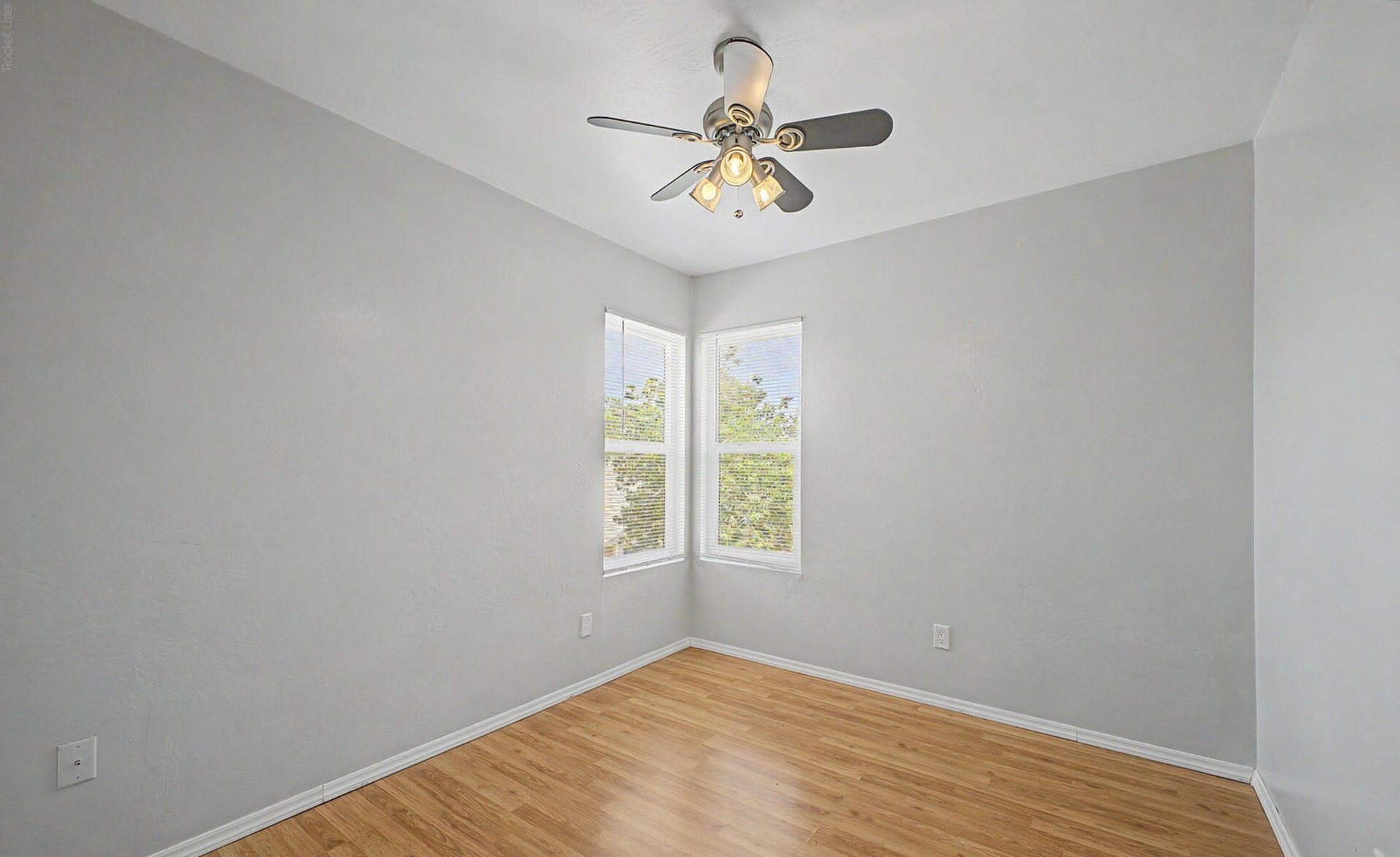  2455 E Broadway Road  Mesa, AZ - 物件實景