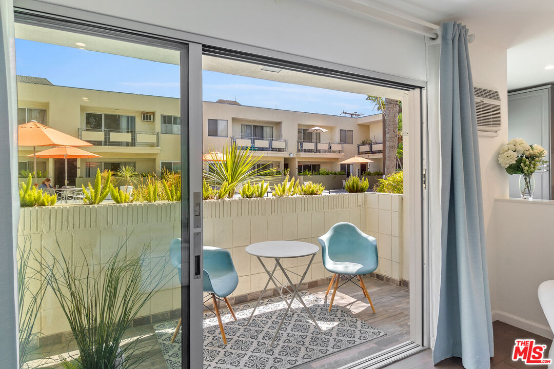 West Hollywood, California, 90046, United States, 2 Bedrooms Bedrooms, ,2 BathroomsBathrooms,Residential,For Sale,1794997