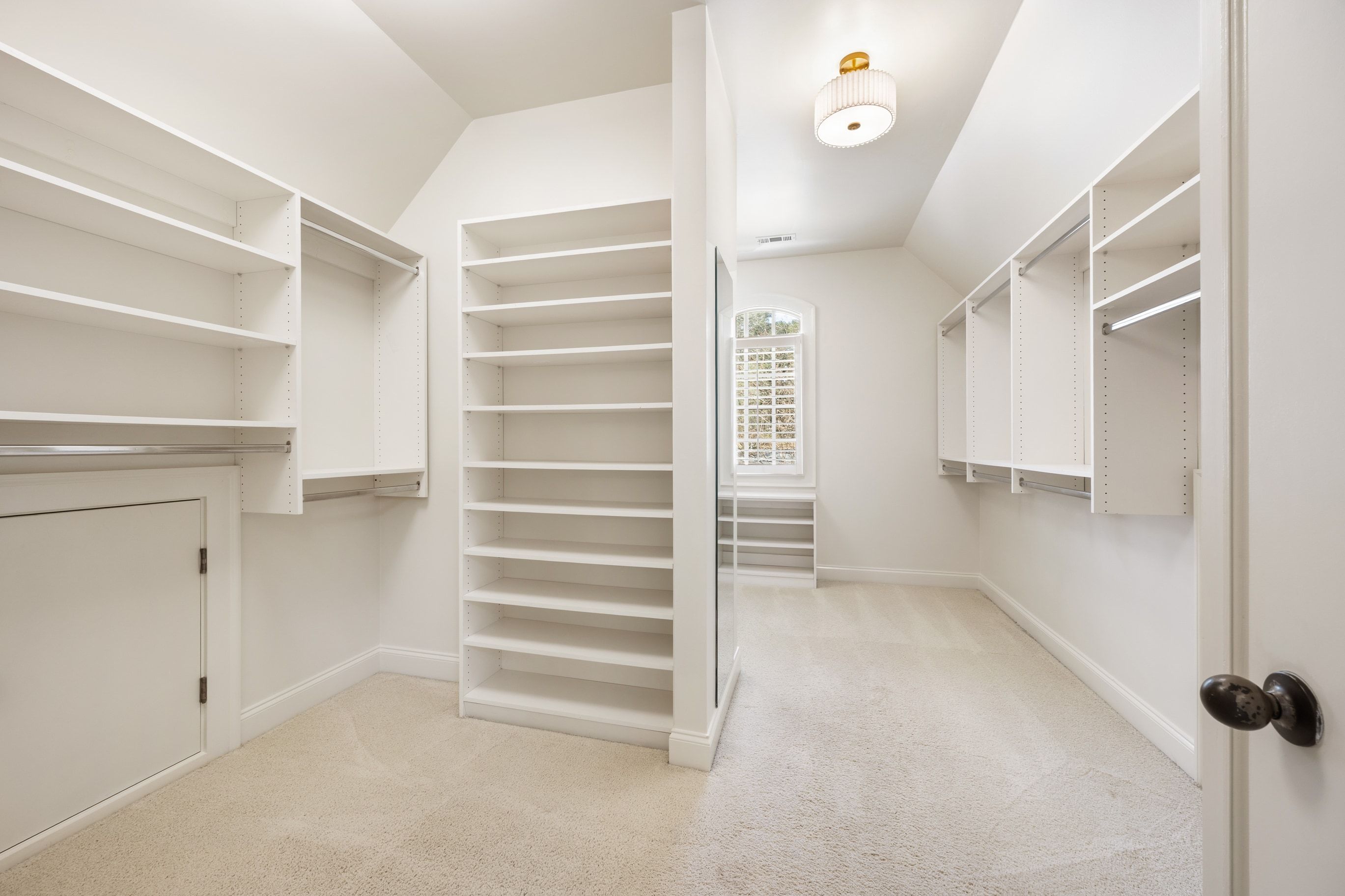  Move-in Ready Home Offers Exceptional Space, Comfort, and Craftsmanship - 物件實景