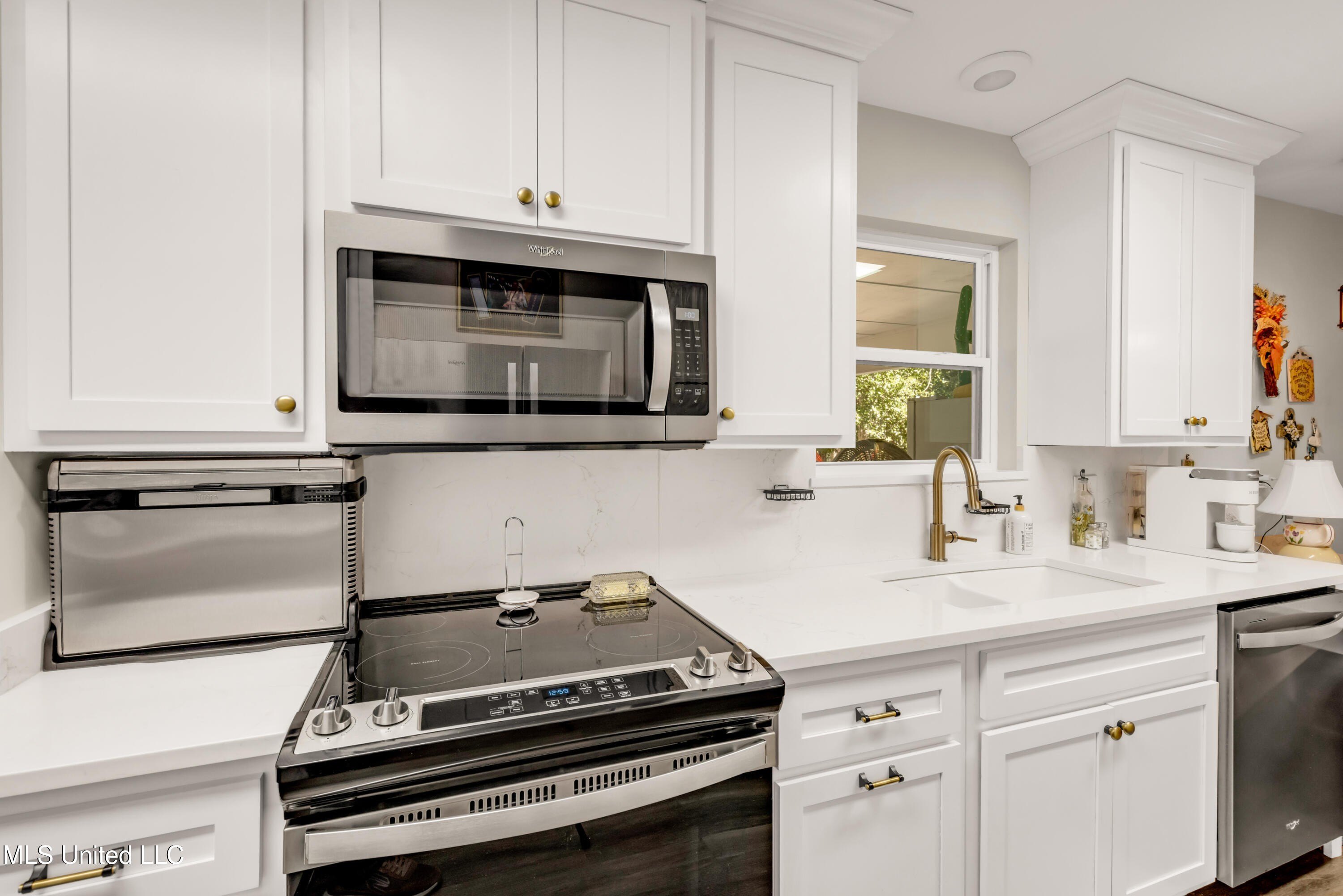 Gautier, Mississippi, 39553, United States, 4 Bedrooms Bedrooms, ,4 BathroomsBathrooms,Residential,For Sale,1989936