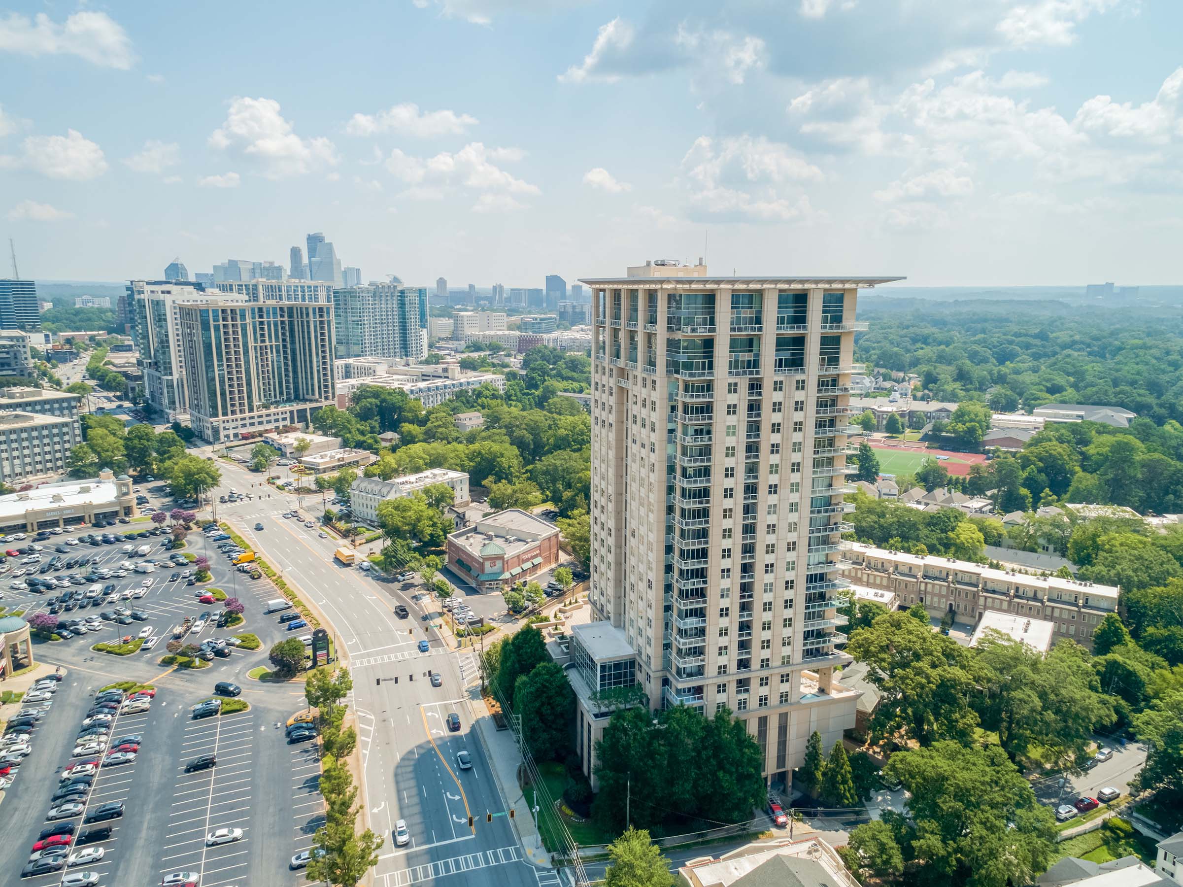  Unparalleled Views from this Renovated Corner Unit in the Heart of Buckhead - 物件實景