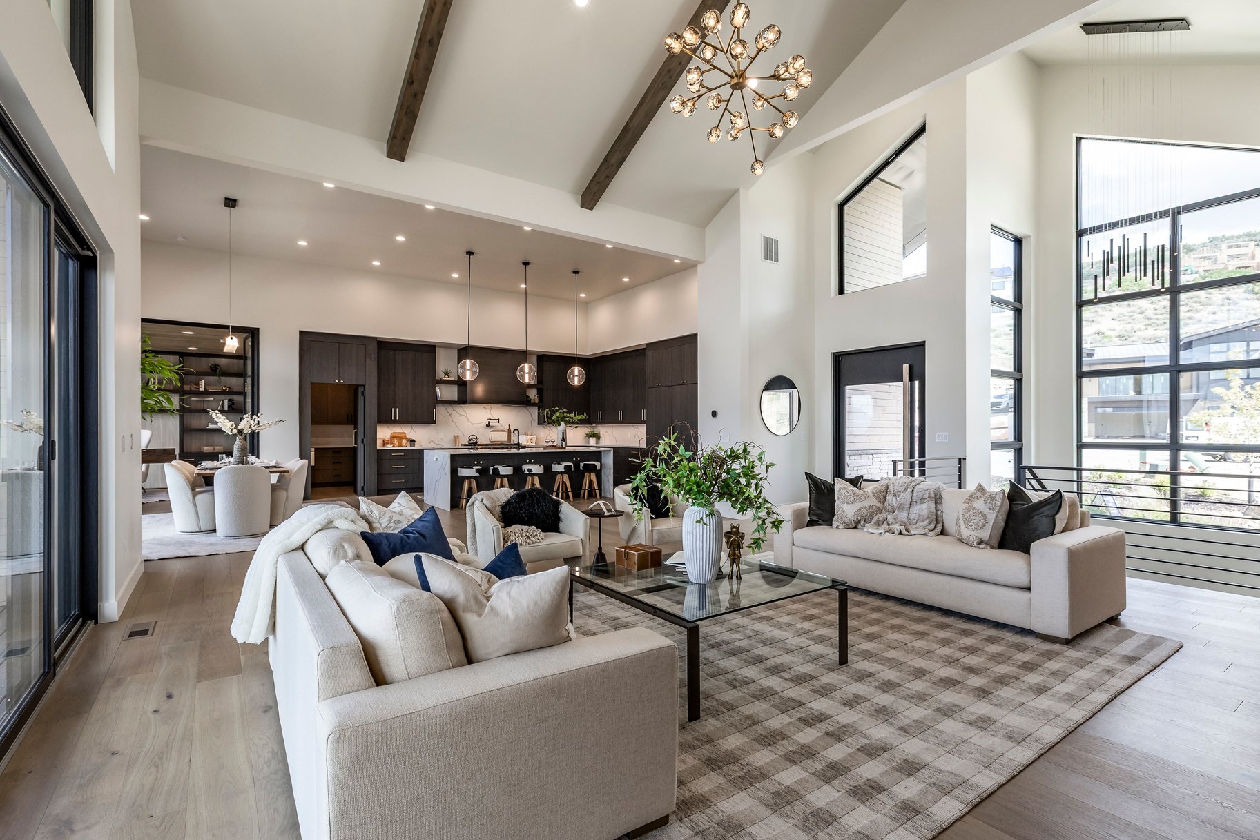  Upgraded Luxury Living with Panoramic Mountain Views - 物件實景