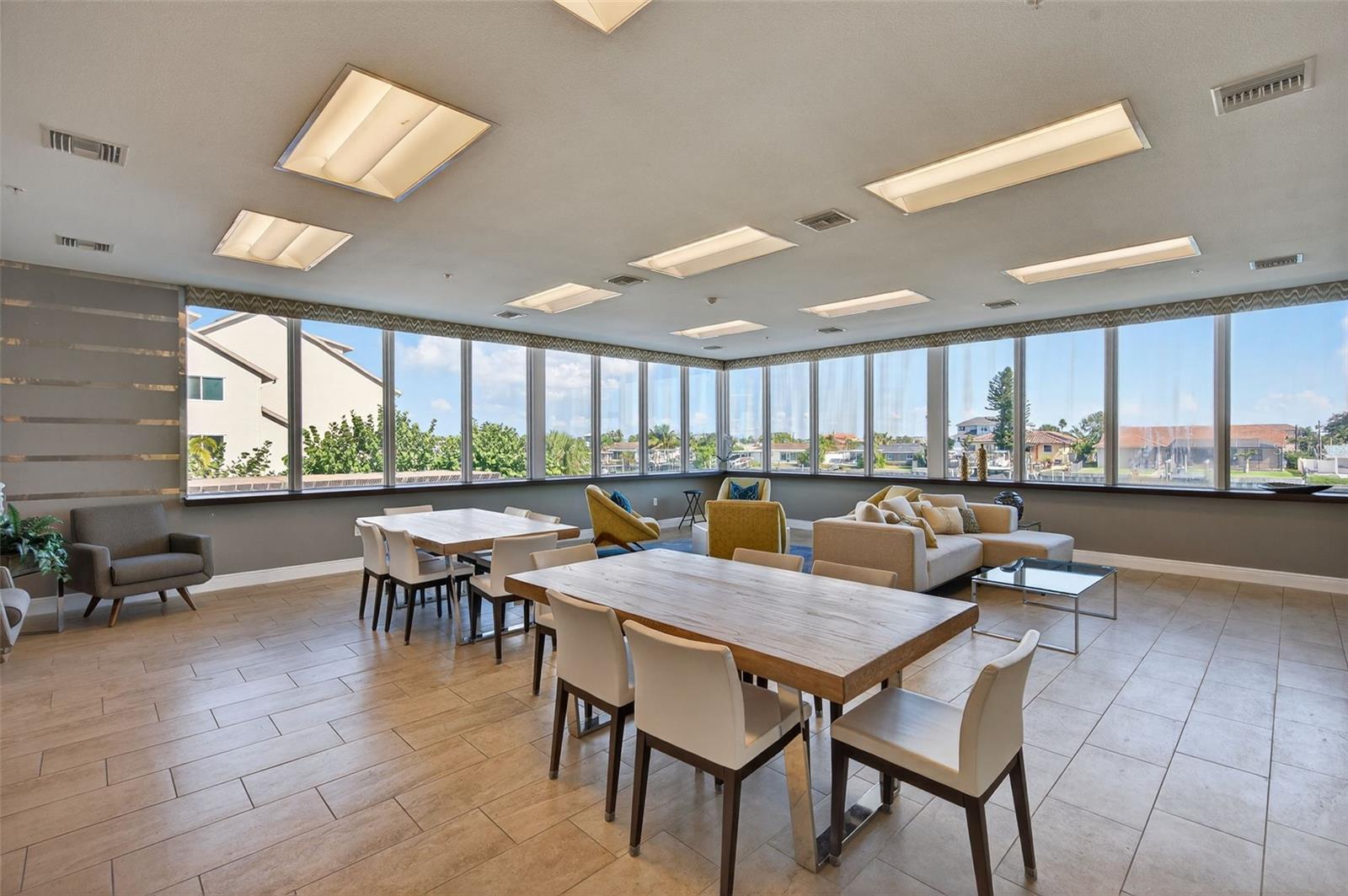 CLEARWATER BEACH, Florida, 33767, United States, 2 Bedrooms Bedrooms, ,2 BathroomsBathrooms,Residential,For Sale,1998949