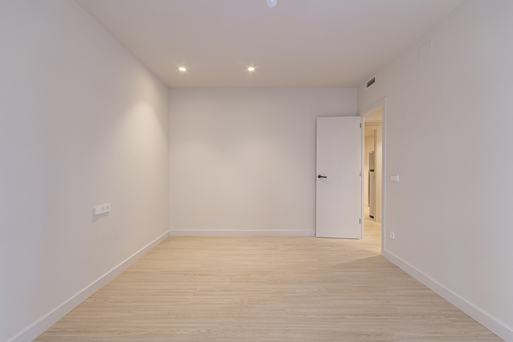  Fantastic renovated apartment with large garden at the living room level - 物件實景