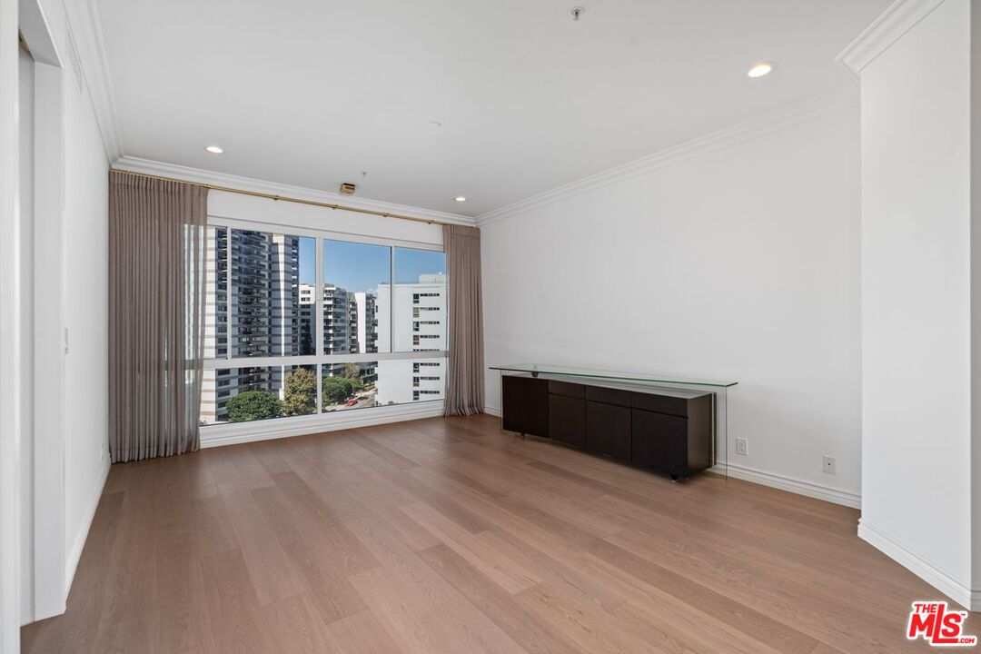 Los Angeles, California, 90024, United States, 3 Bedrooms Bedrooms, ,3 BathroomsBathrooms,Residential,For Sale,1949652