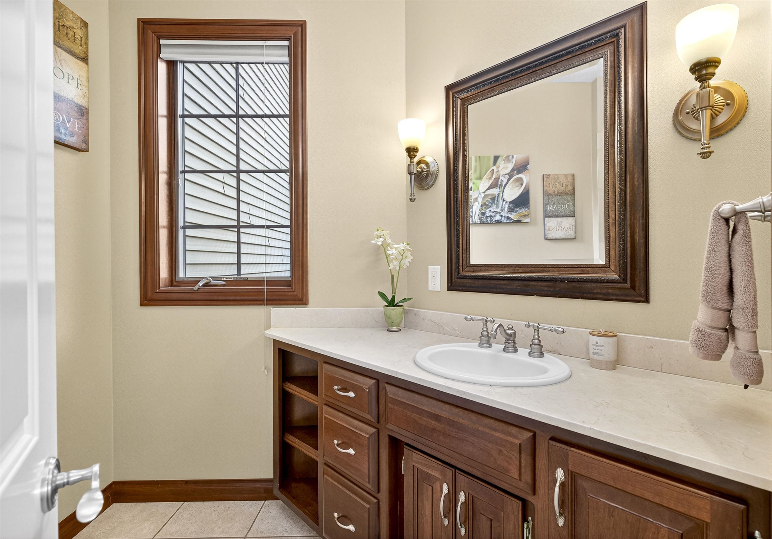 NEENAH, Wisconsin, 54956, United States, 5 Bedrooms Bedrooms, ,6 BathroomsBathrooms,Residential,For Sale,1992991