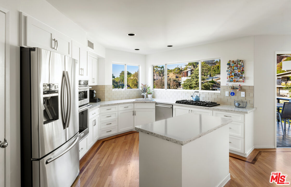 Los Angeles, California, 90068, United States, 3 Bedrooms Bedrooms, ,3 BathroomsBathrooms,Residential,For Sale,1913161