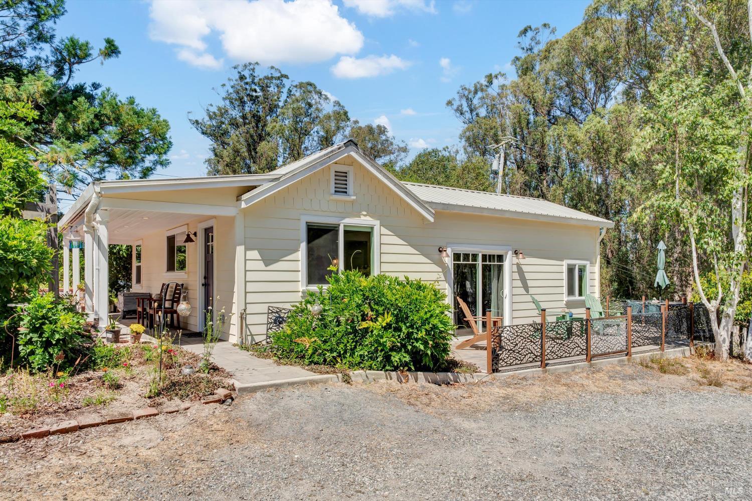 Sebastopol, California, 95472, United States, 2 Bedrooms Bedrooms, ,2 BathroomsBathrooms,Residential,For Sale,1913141