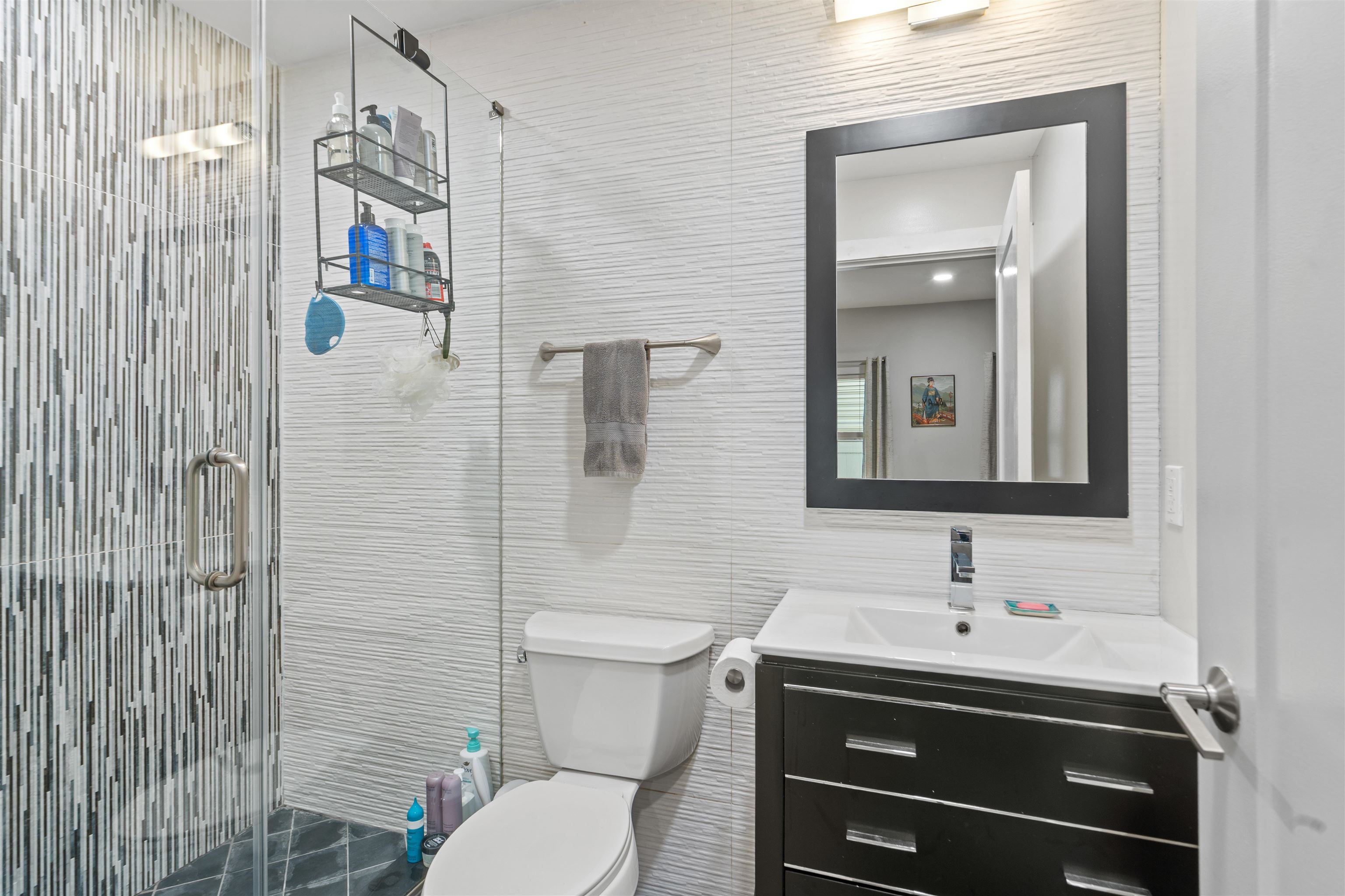 Jersey City, New Jersey, 07307, United States, 3 Bedrooms Bedrooms, ,2 BathroomsBathrooms,Residential,For Sale,1916782