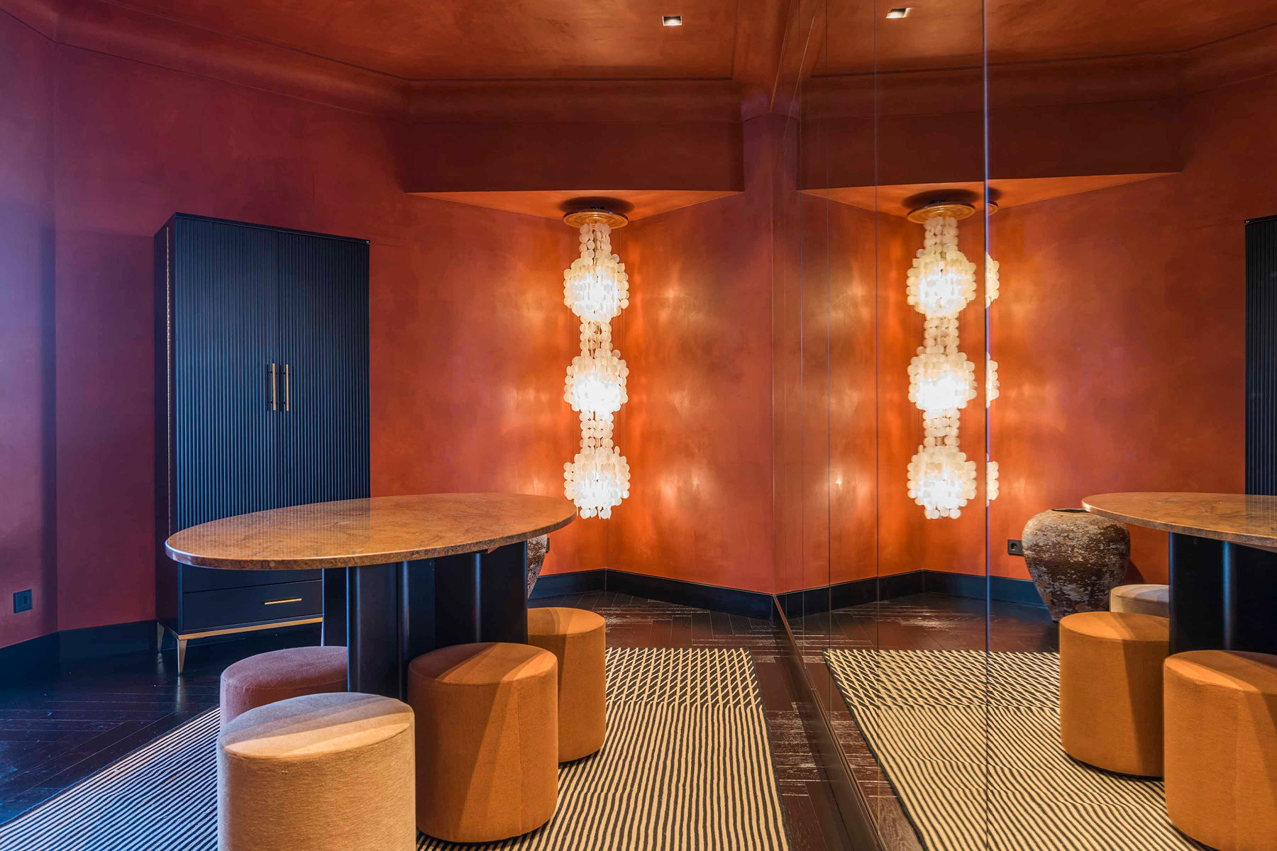  Protected architecture, light, height, and three balconies to the street - 物件實景