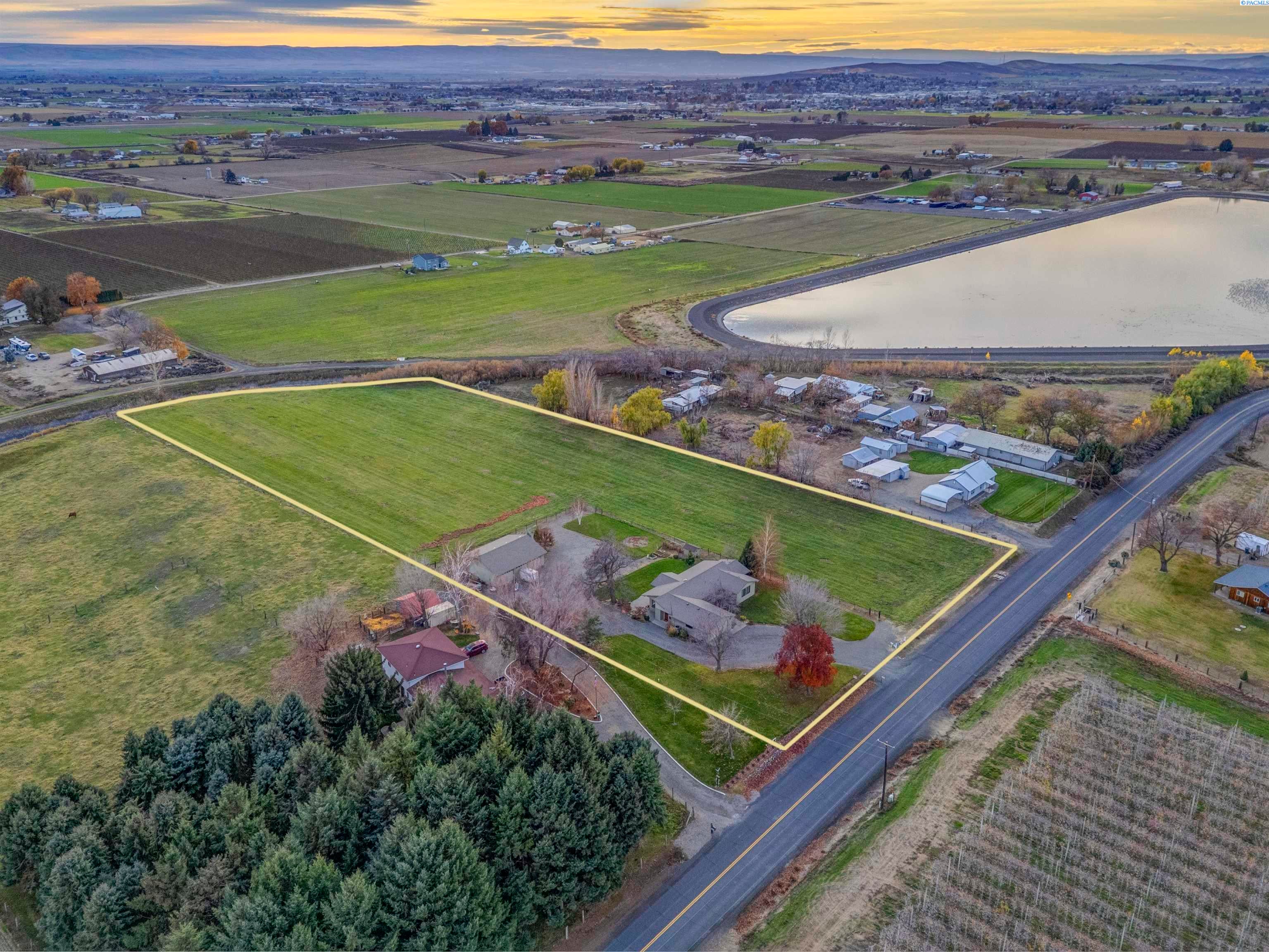 Sunnyside, Washington, 98944, United States, 3 Bedrooms Bedrooms, ,2 BathroomsBathrooms,Residential,For Sale,1998016