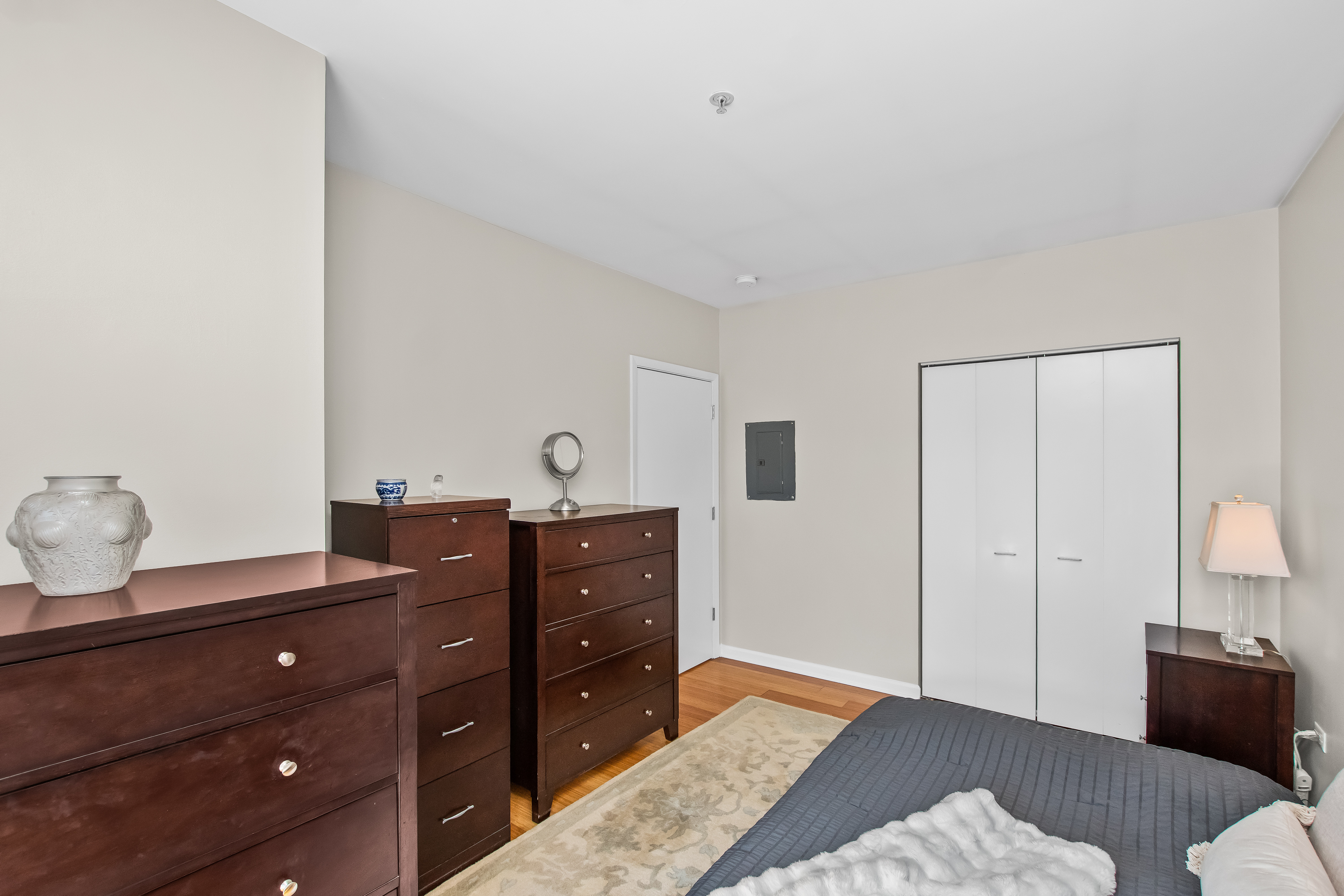  Spacious Unit in Desirable Chicago Avenue Place - 物件實景