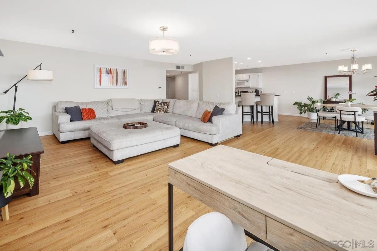 San Diego, California, 92101, United States, 2 Bedrooms Bedrooms, ,2 BathroomsBathrooms,Residential,For Sale,1901381