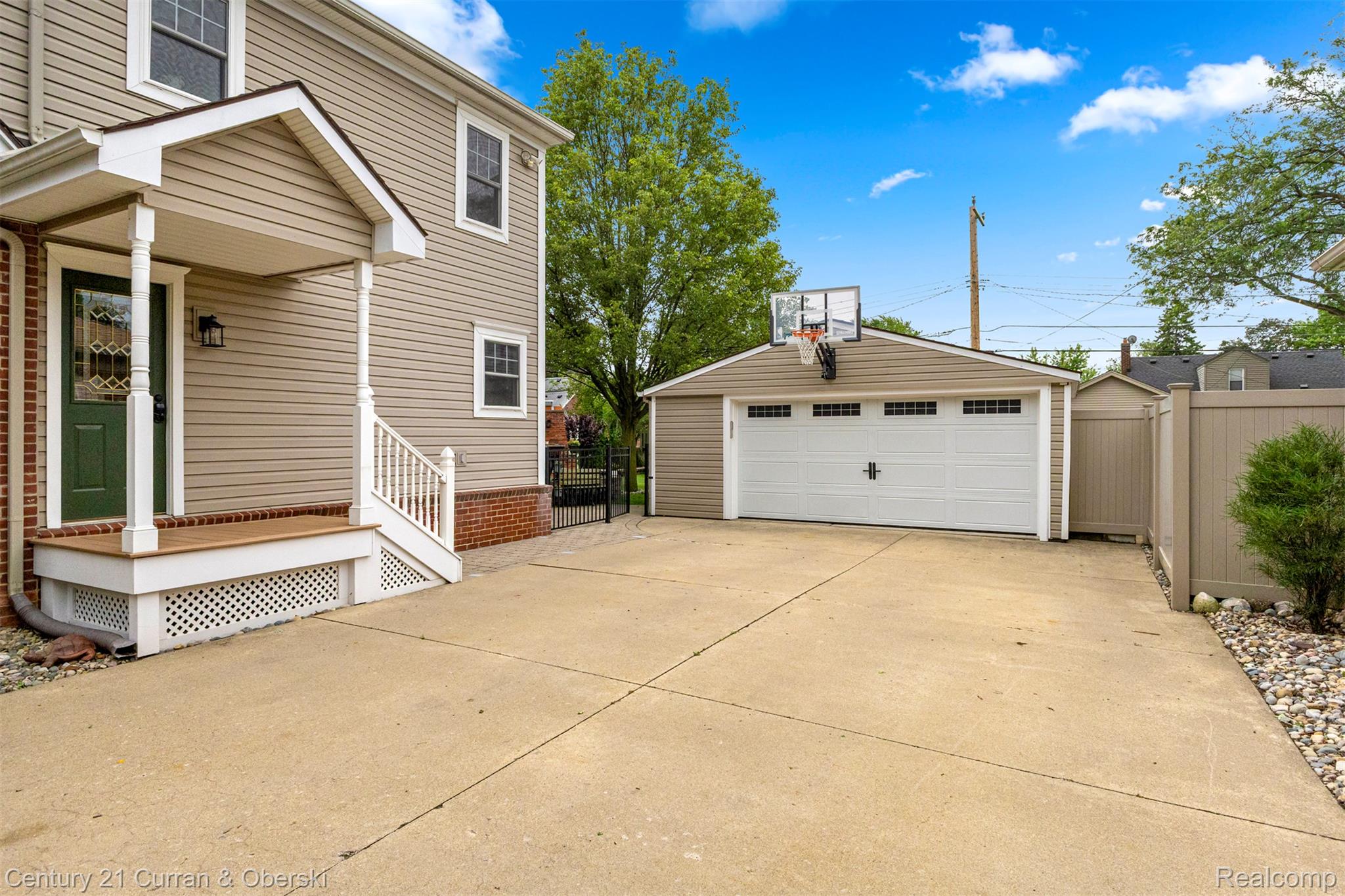 Allen Park, Michigan, 48101, United States, 4 Bedrooms Bedrooms, ,4 BathroomsBathrooms,Residential,For Sale,1982178