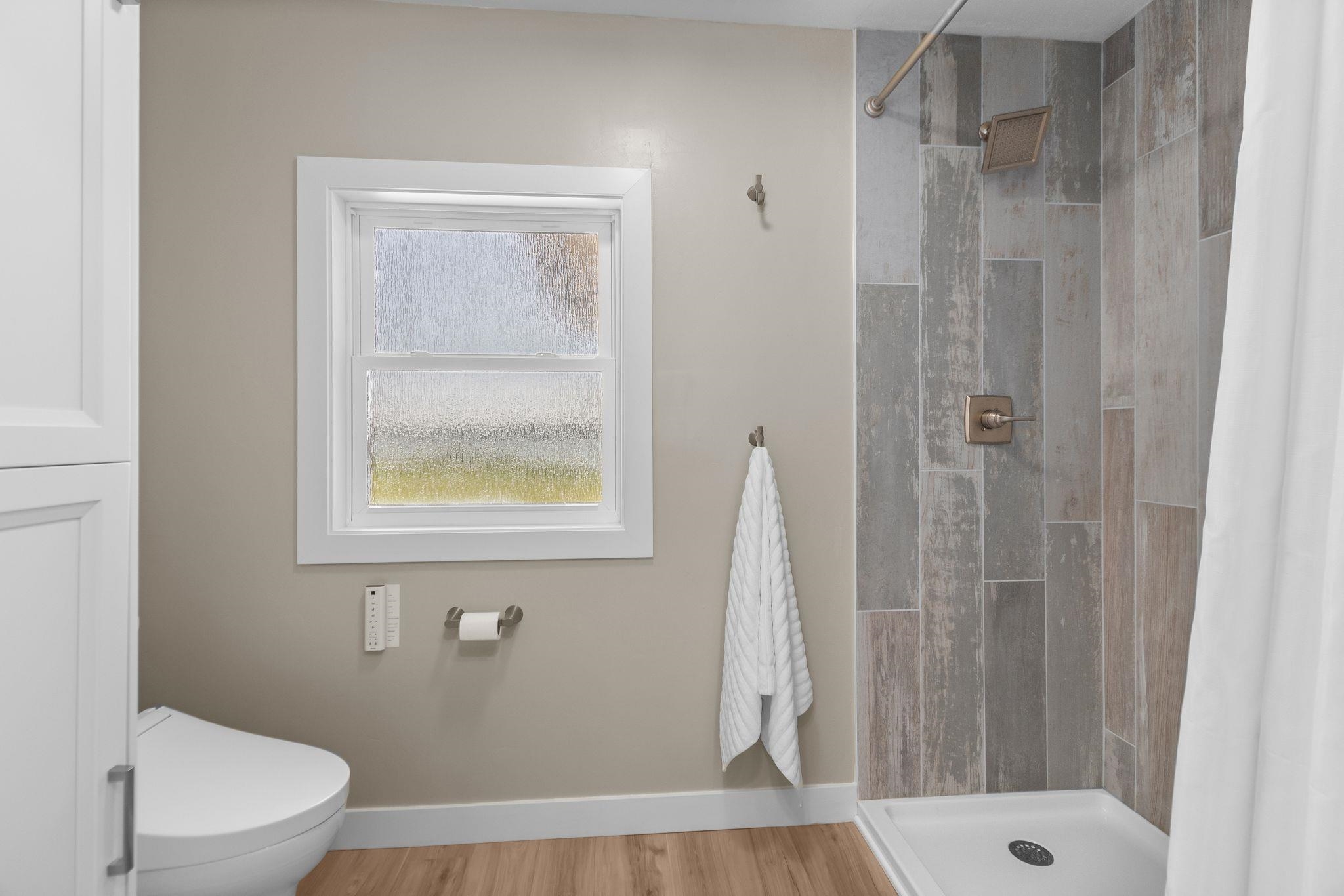 NEENAH, Wisconsin, 54956, United States, 3 Bedrooms Bedrooms, ,2 BathroomsBathrooms,Residential,For Sale,1912051